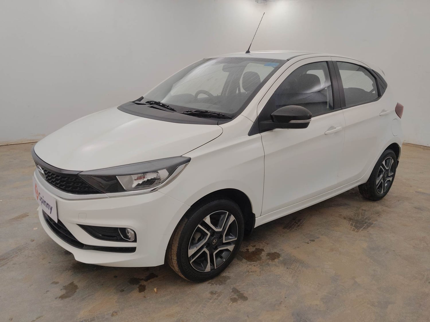 Used 2020 Tata Tiago XZ Plus Petrol Manual exterior LEFT FRONT CORNER VIEW