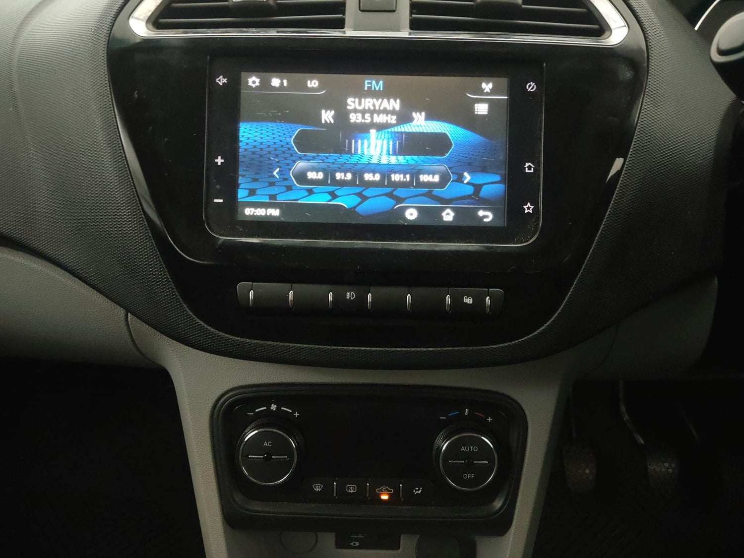 Used 2020 Tata Tiago XZ Plus Petrol Manual interior MUSIC SYSTEM & AC CONTROL VIEW