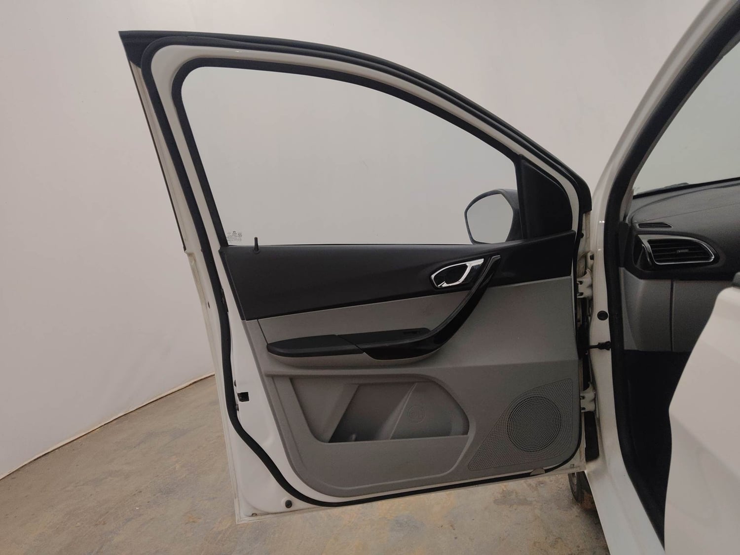 Used 2020 Tata Tiago XZ Plus Petrol Manual interior LEFT FRONT DOOR OPEN VIEW