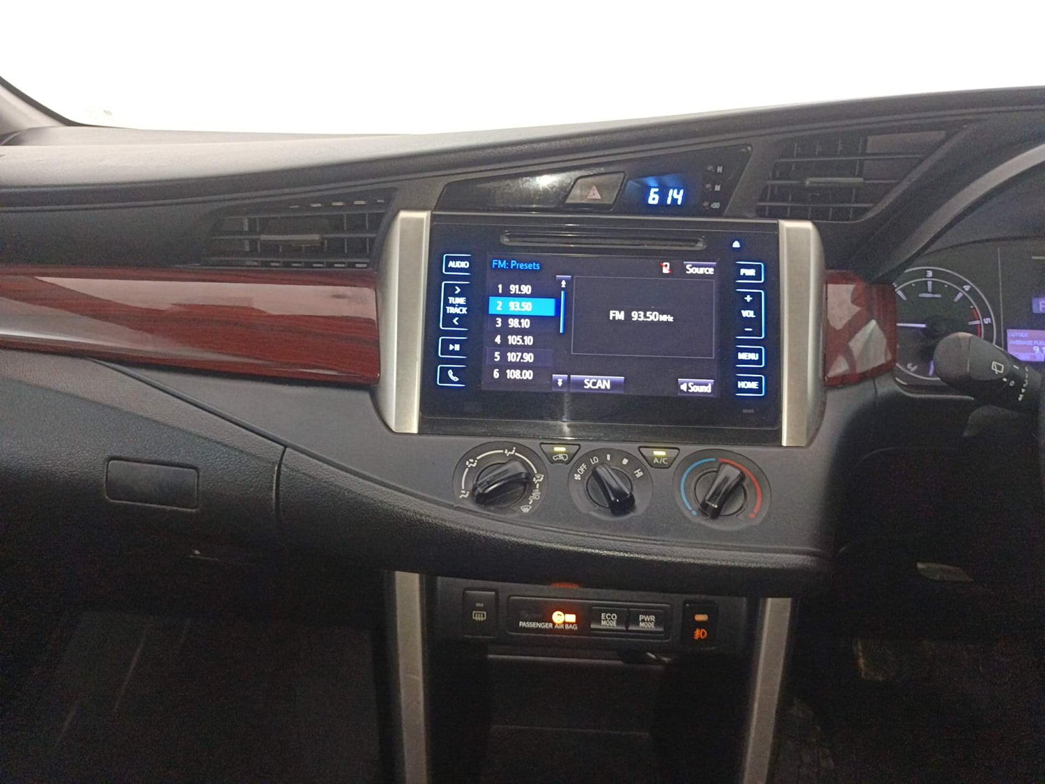 Used 2019 Toyota Innova Crysta 2.8 GX AT 7 STR Diesel Automatic interior MUSIC SYSTEM & AC CONTROL VIEW