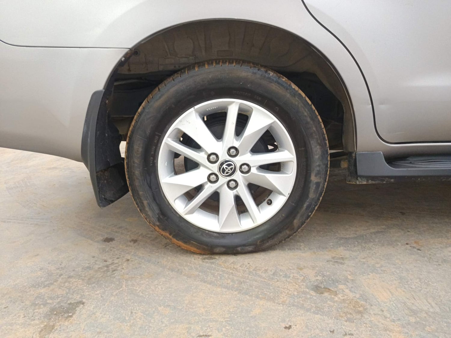 Used 2019 Toyota Innova Crysta 2.8 GX AT 7 STR Diesel Automatic tyres RIGHT REAR TYRE RIM VIEW