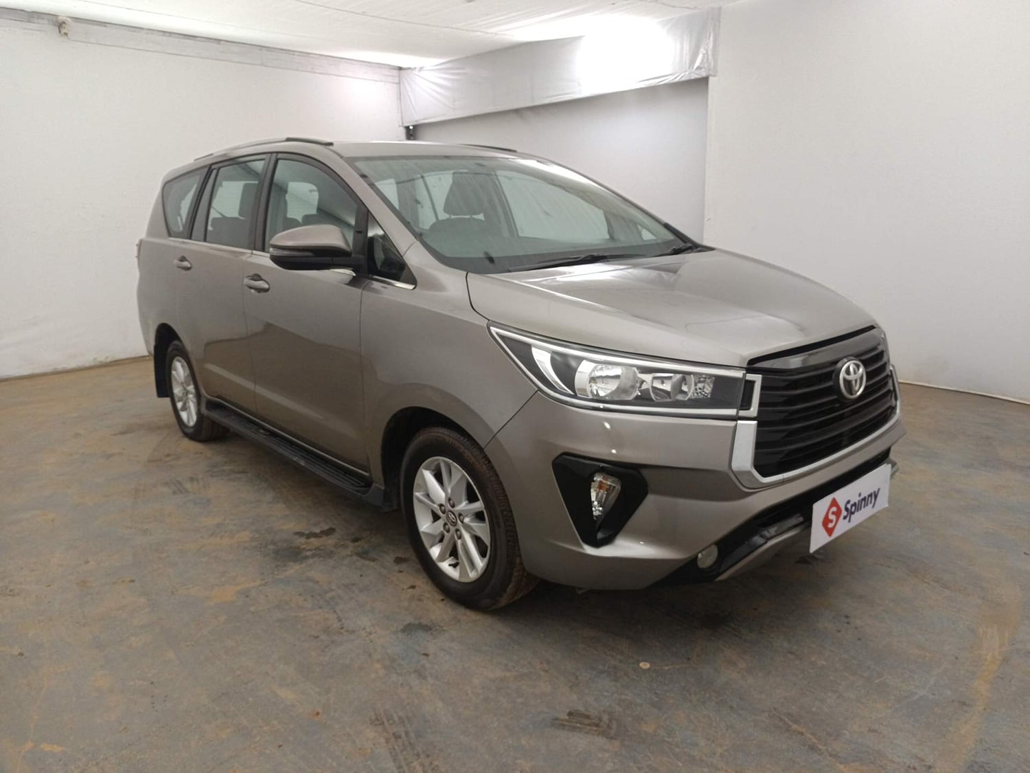 Used 2019 Toyota Innova Crysta 2.8 GX AT 7 STR Diesel Automatic exterior RIGHT FRONT CORNER VIEW