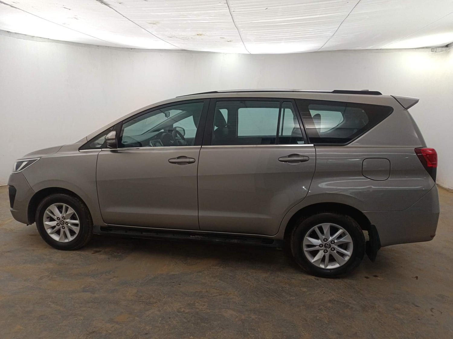 Used 2019 Toyota Innova Crysta 2.8 GX AT 7 STR Diesel Automatic exterior LEFT SIDE VIEW