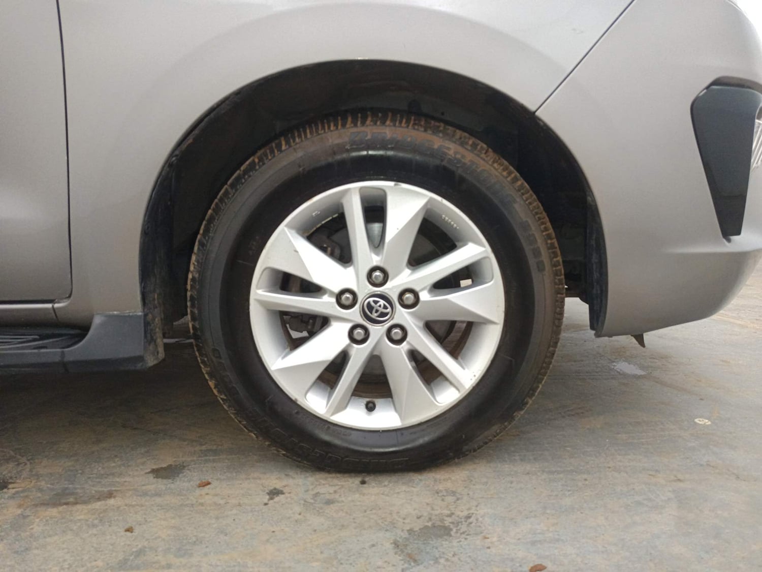 Used 2019 Toyota Innova Crysta 2.8 GX AT 7 STR Diesel Automatic tyres RIGHT FRONT TYRE RIM VIEW