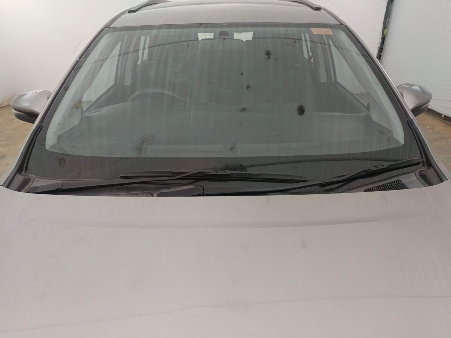 Used 2019 Toyota Innova Crysta 2.8 GX AT 7 STR Diesel Automatic exterior FRONT WINDSHIELD VIEW