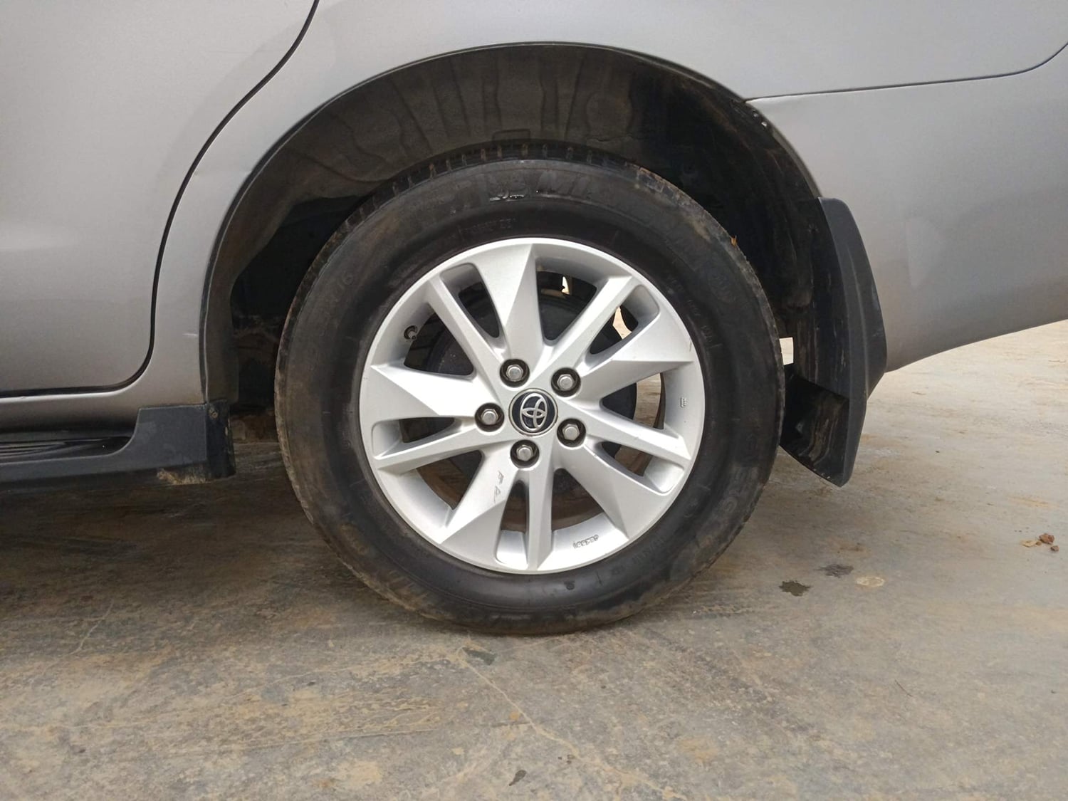 Used 2019 Toyota Innova Crysta 2.8 GX AT 7 STR Diesel Automatic tyres LEFT REAR TYRE RIM VIEW
