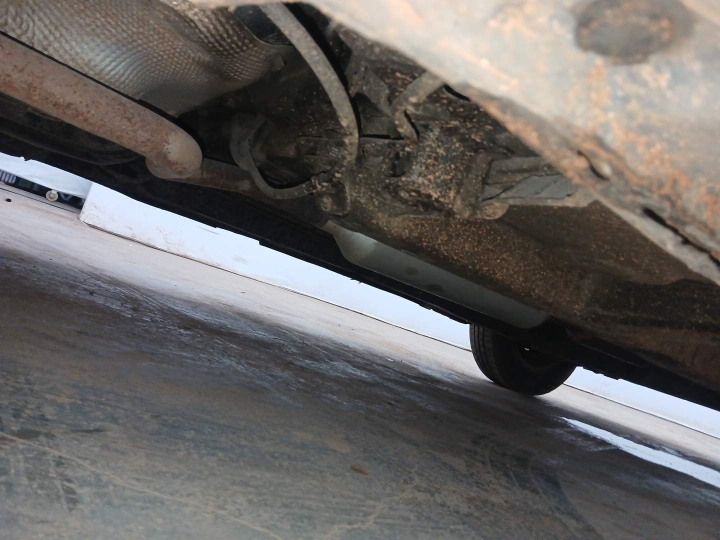 Used 2016 Maruti Suzuki Swift VXi Petrol Manual extra REAR RIGHT UNDERBODY VIEW