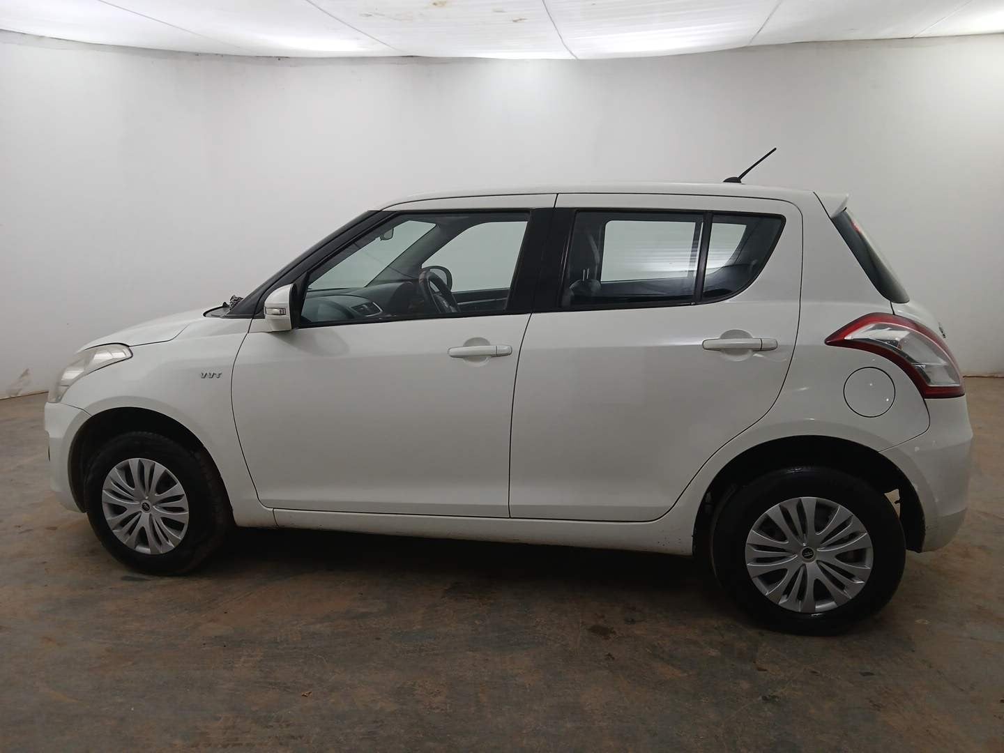 Used 2016 Maruti Suzuki Swift VXi Petrol Manual exterior LEFT SIDE VIEW