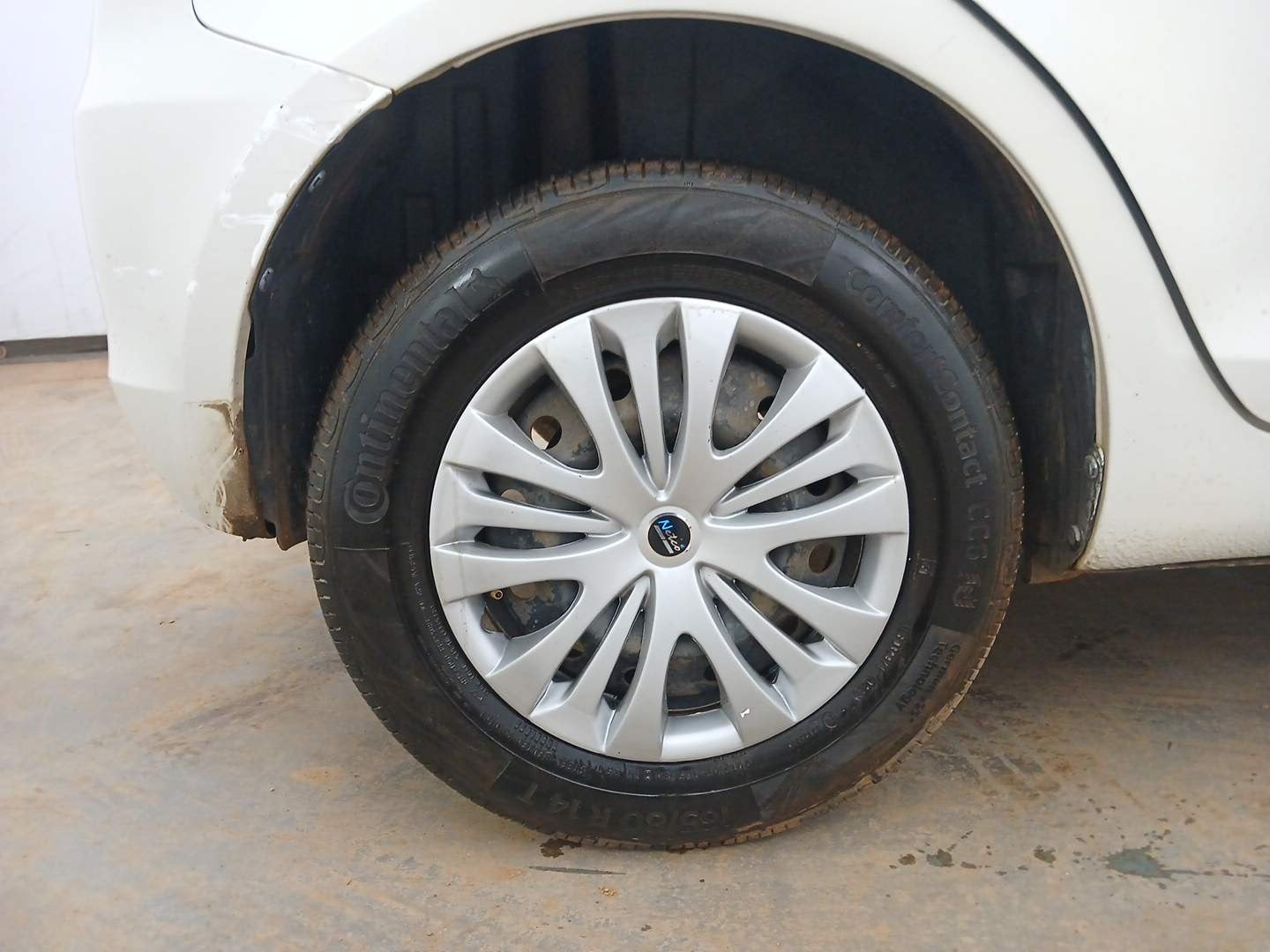 Used 2016 Maruti Suzuki Swift VXi Petrol Manual tyres RIGHT REAR TYRE RIM VIEW