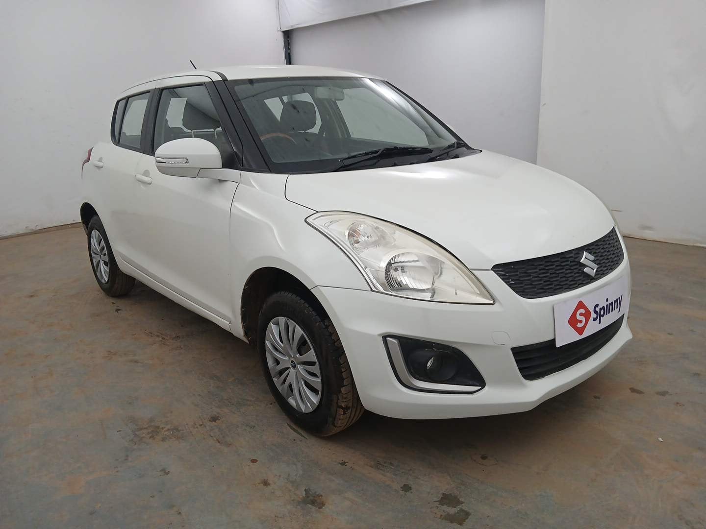 Used 2016 Maruti Suzuki Swift VXi Petrol Manual exterior RIGHT FRONT CORNER VIEW
