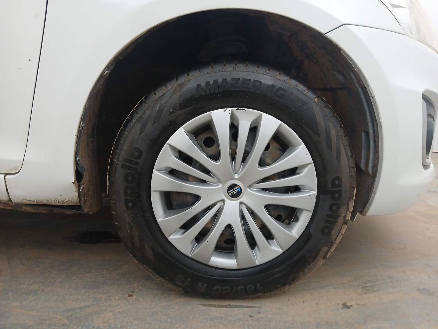 Used 2016 Maruti Suzuki Swift VXi Petrol Manual tyres RIGHT FRONT TYRE RIM VIEW