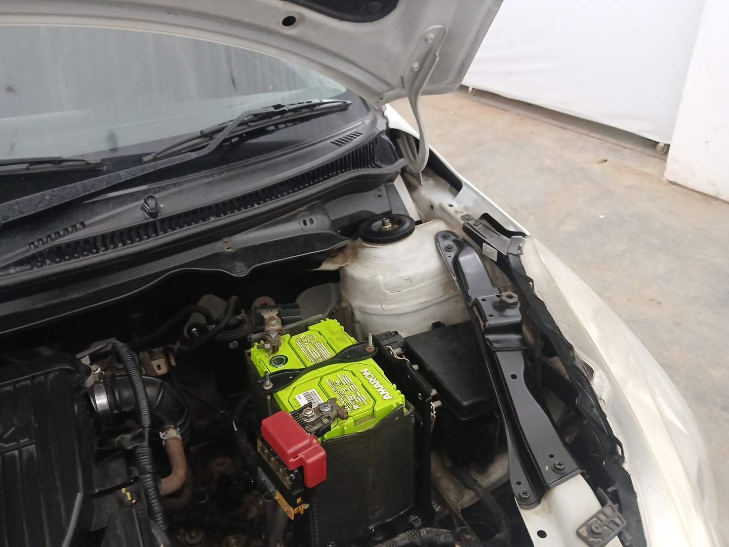 Used 2016 Maruti Suzuki Swift VXi Petrol Manual engine ENGINE LEFT SIDE HINGE & APRON VIEW