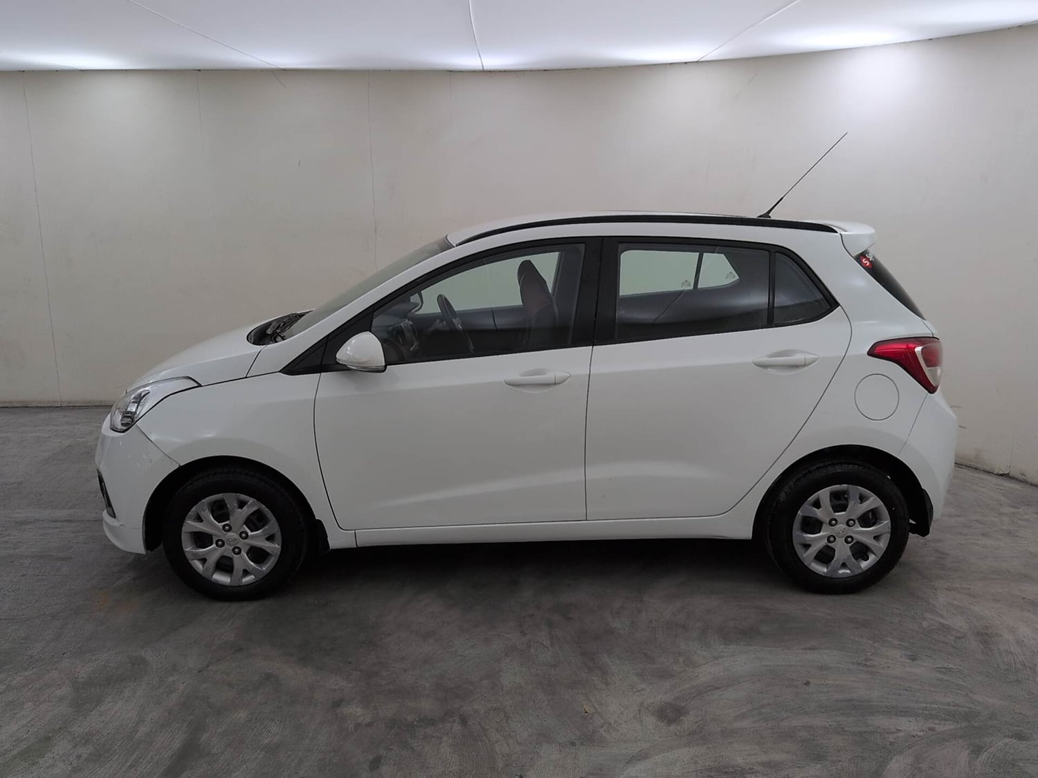 Used 2016 Hyundai Grand i10 [2013-2017] Prime 1.2 Kappa VTVT Petrol Manual exterior LEFT SIDE VIEW
