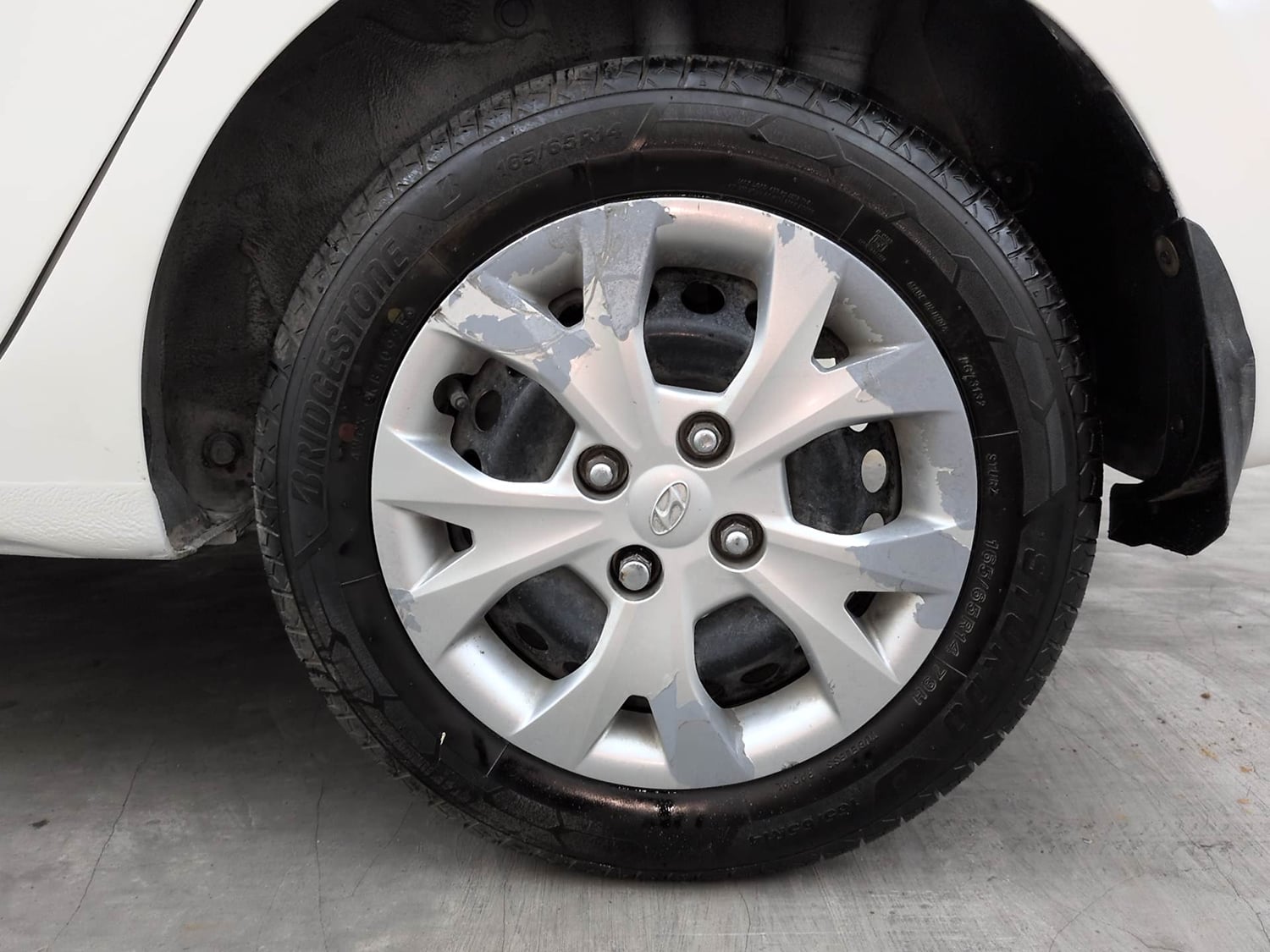 Used 2016 Hyundai Grand i10 [2013-2017] Prime 1.2 Kappa VTVT Petrol Manual tyres LEFT REAR TYRE RIM VIEW