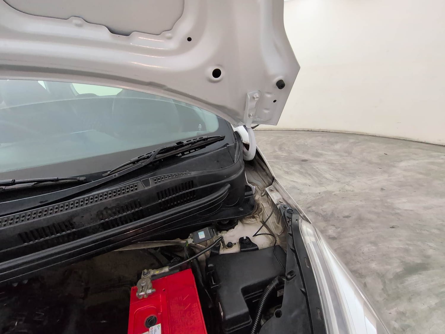 Used 2016 Hyundai Grand i10 [2013-2017] Prime 1.2 Kappa VTVT Petrol Manual engine ENGINE LEFT SIDE HINGE & APRON VIEW