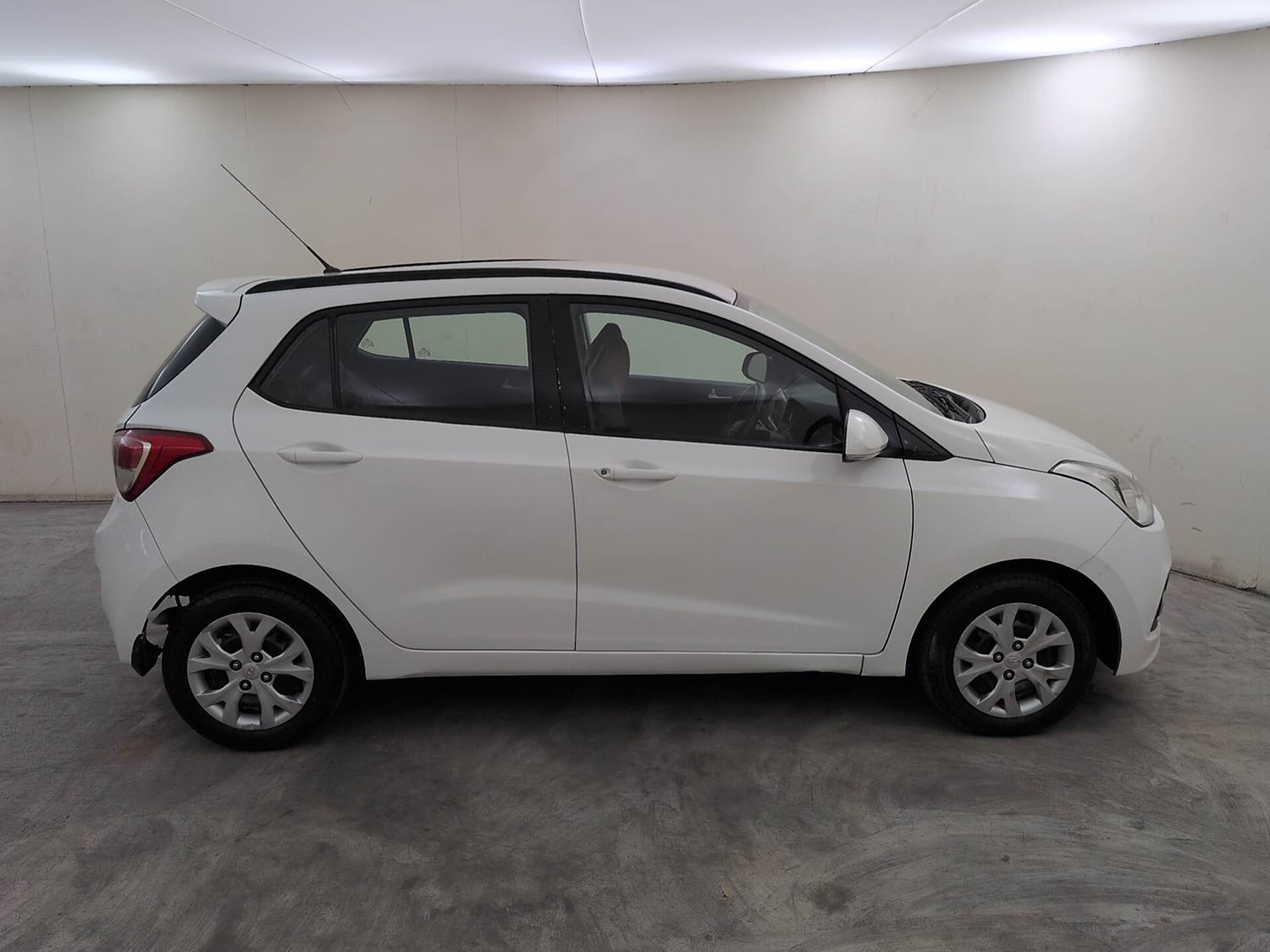 Used 2016 Hyundai Grand i10 [2013-2017] Prime 1.2 Kappa VTVT Petrol Manual exterior RIGHT SIDE VIEW