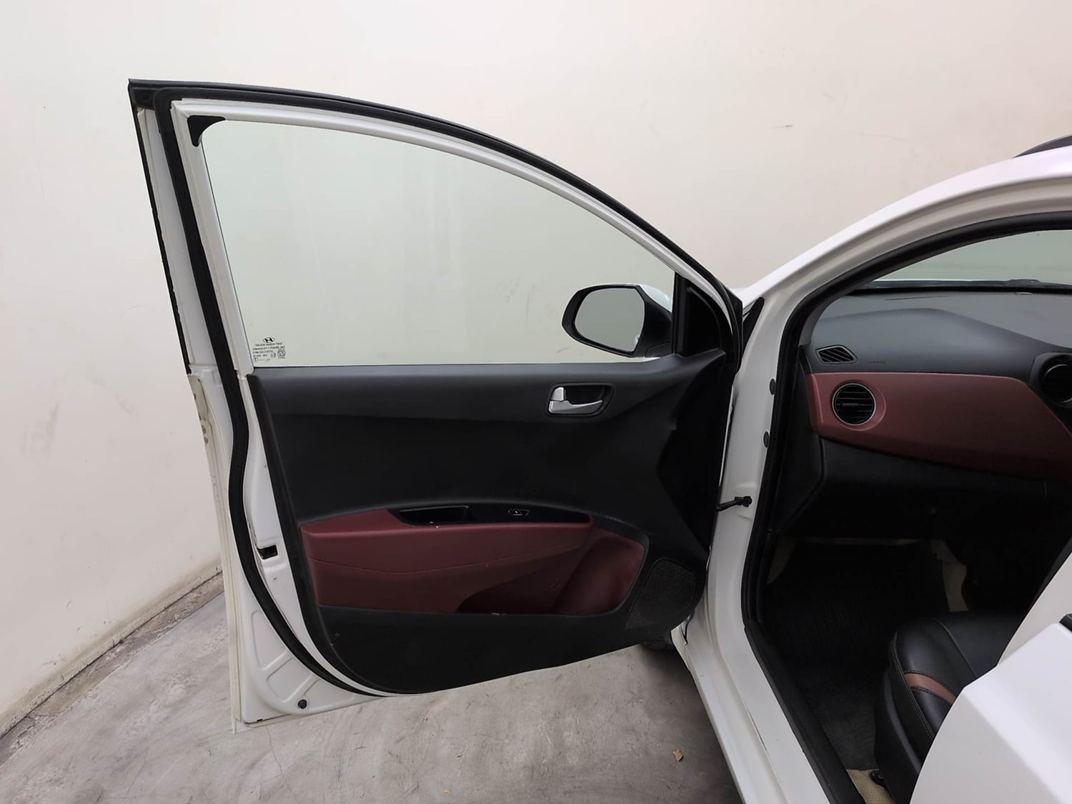 Used 2016 Hyundai Grand i10 [2013-2017] Prime 1.2 Kappa VTVT Petrol Manual interior LEFT FRONT DOOR OPEN VIEW