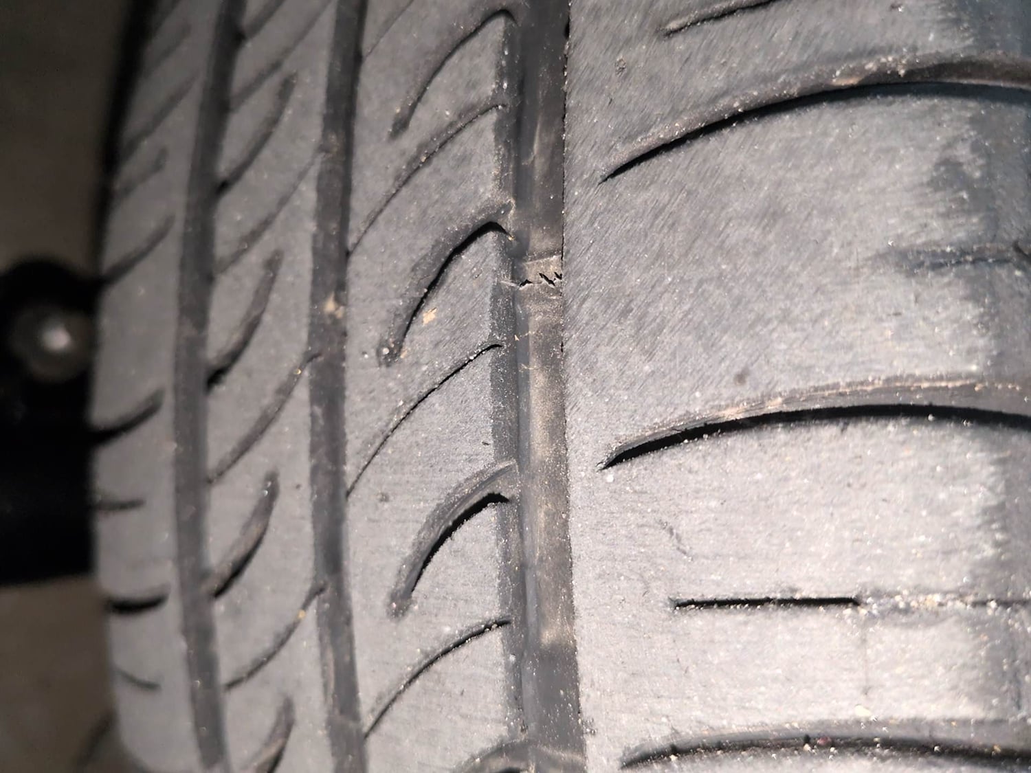 Used 2016 Hyundai Grand i10 [2013-2017] Prime 1.2 Kappa VTVT Petrol Manual tyres LEFT FRONT TYRE TREAD VIEW