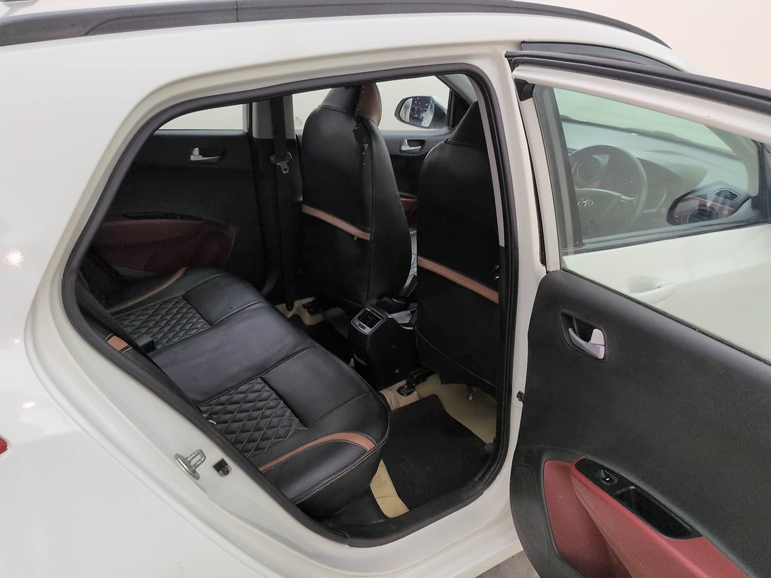 Used 2016 Hyundai Grand i10 [2013-2017] Prime 1.2 Kappa VTVT Petrol Manual interior RIGHT SIDE REAR DOOR CABIN VIEW