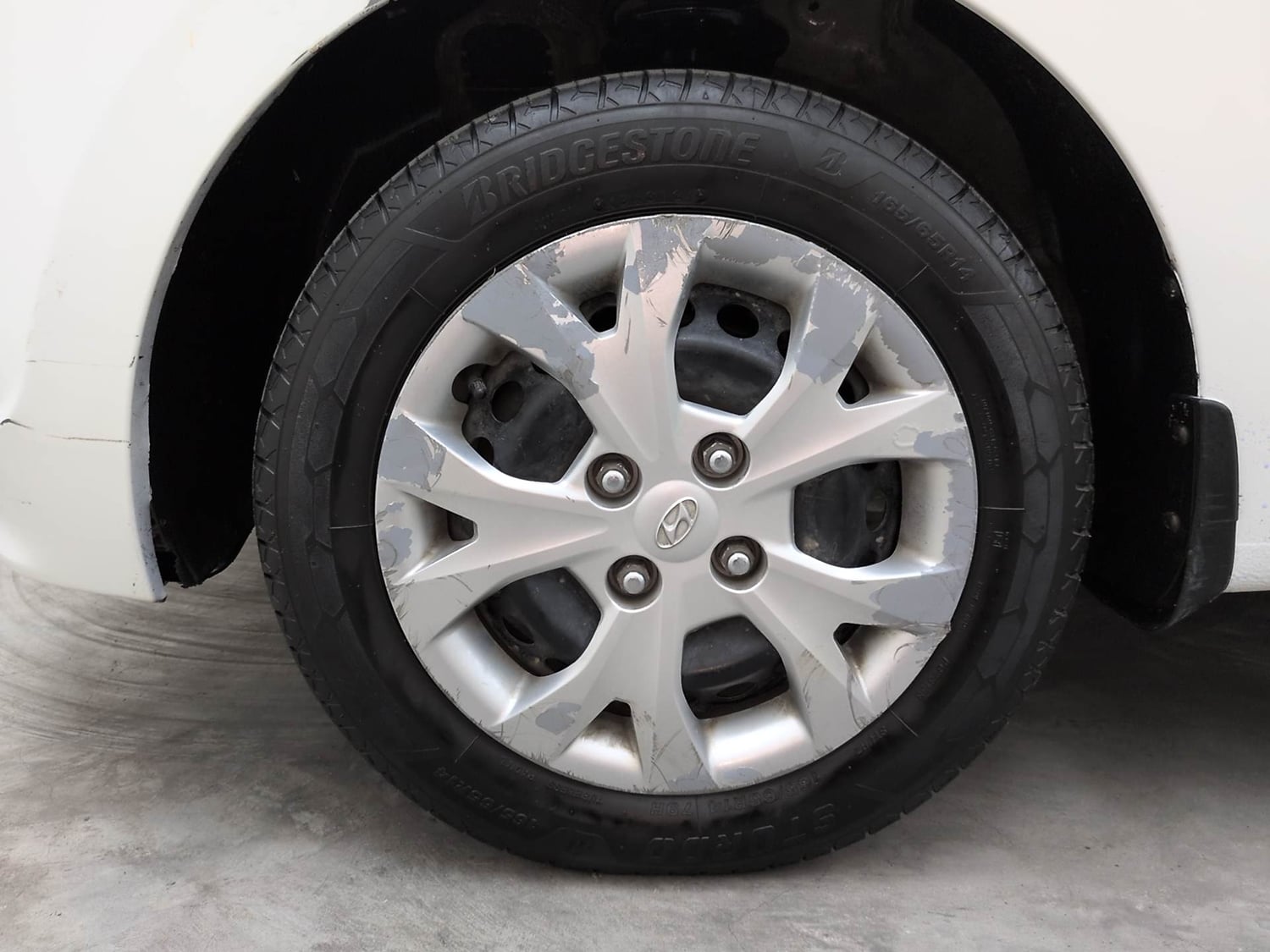 Used 2016 Hyundai Grand i10 [2013-2017] Prime 1.2 Kappa VTVT Petrol Manual tyres LEFT FRONT TYRE RIM VIEW