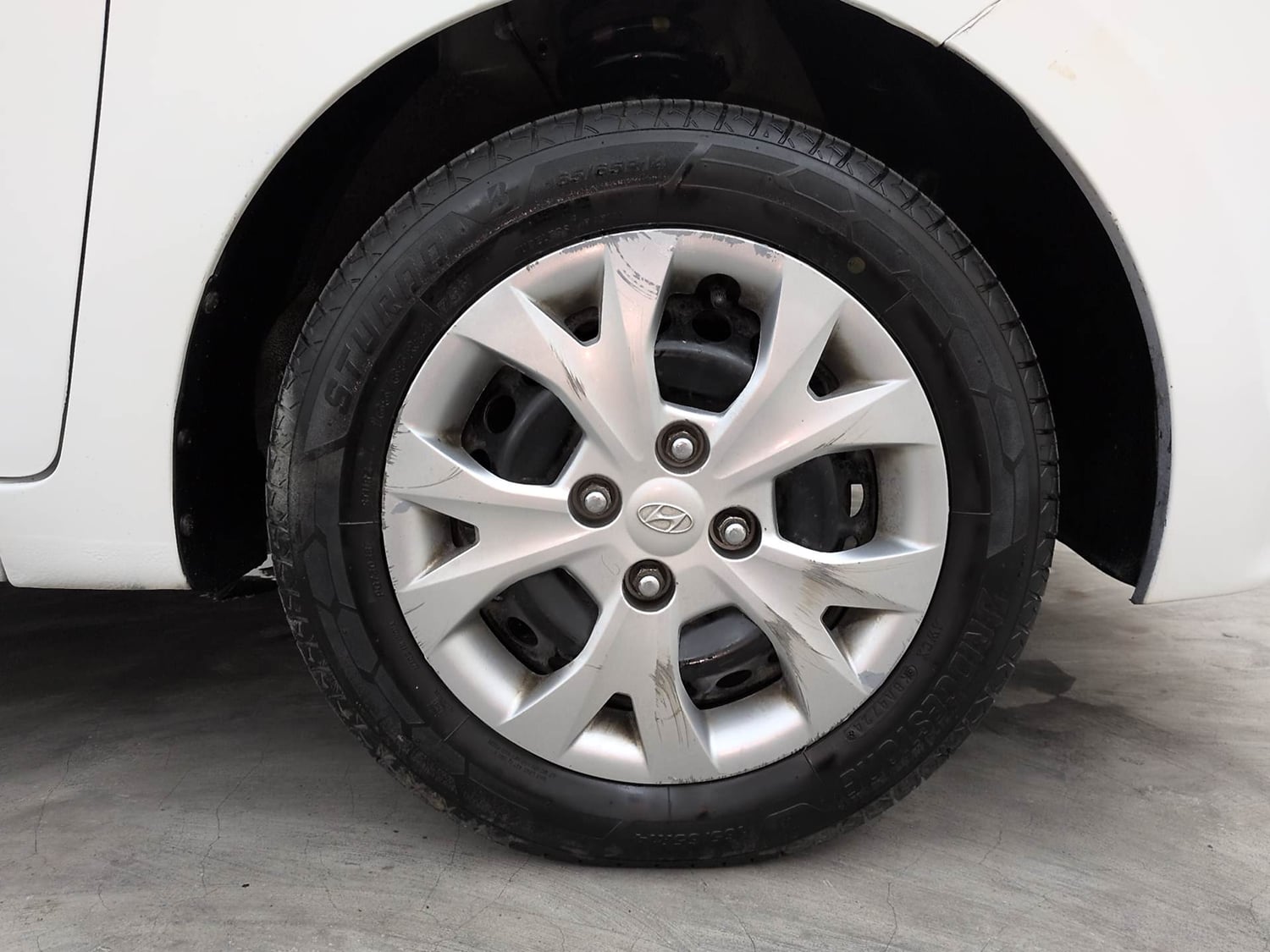 Used 2016 Hyundai Grand i10 [2013-2017] Prime 1.2 Kappa VTVT Petrol Manual tyres RIGHT FRONT TYRE RIM VIEW