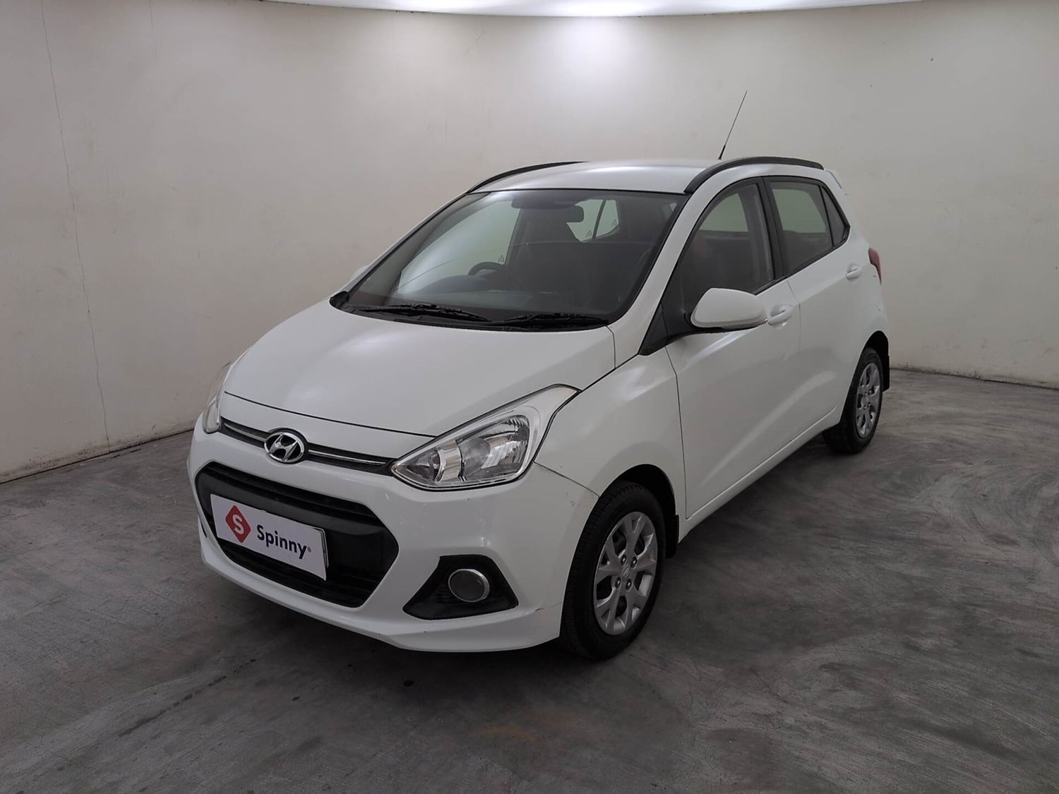 Used 2016 Hyundai Grand i10 [2013-2017] Prime 1.2 Kappa VTVT Petrol Manual exterior LEFT FRONT CORNER VIEW