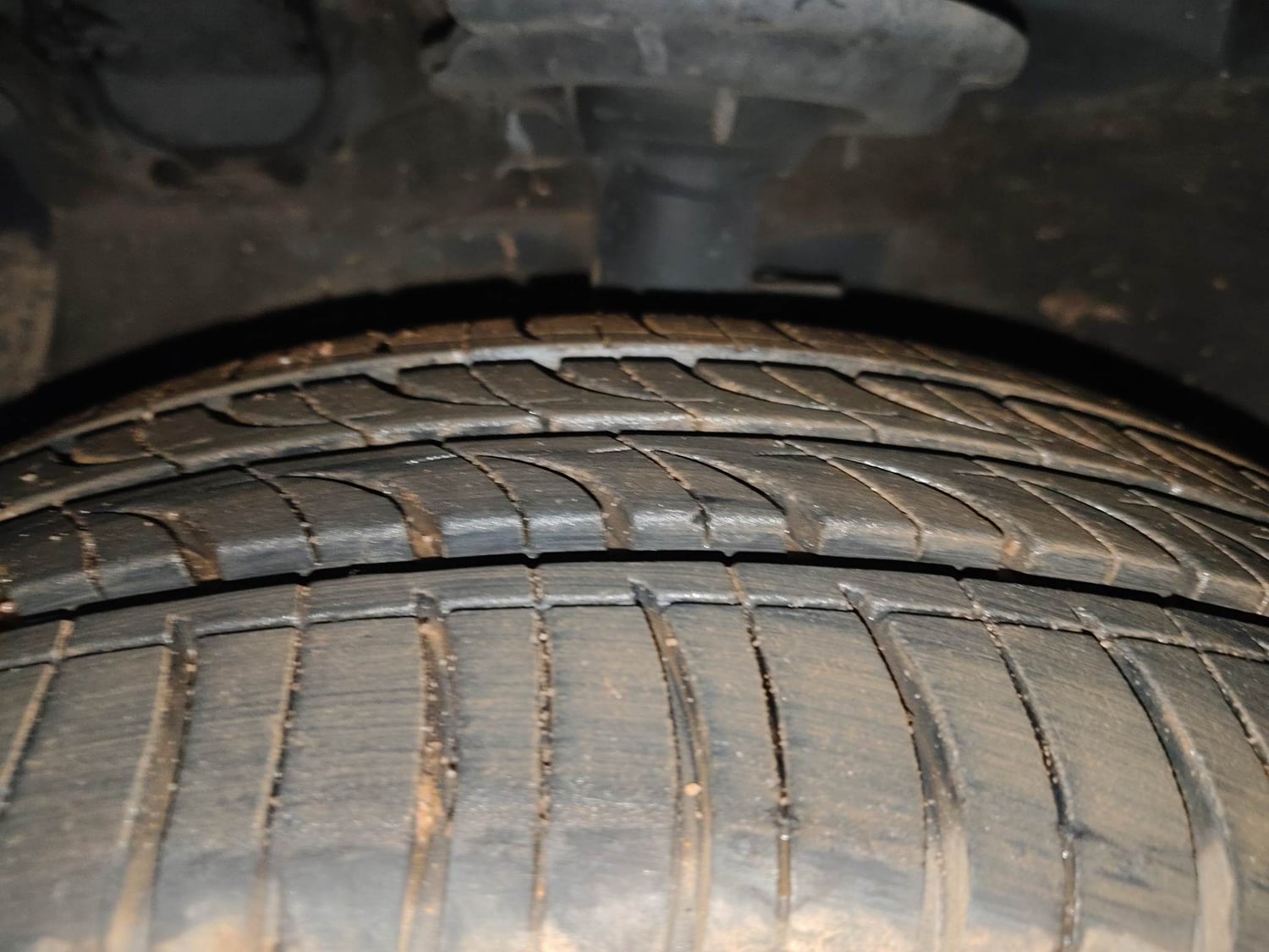 Used 2015 Hyundai Grand i10 Asta AT 1.2 Kappa VTVT Petrol Automatic tyres LEFT FRONT TYRE TREAD VIEW