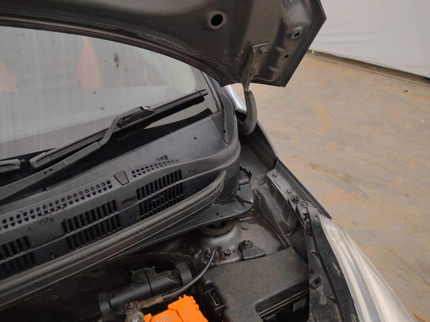 Used 2015 Hyundai Grand i10 Asta AT 1.2 Kappa VTVT Petrol Automatic engine ENGINE LEFT SIDE HINGE & APRON VIEW