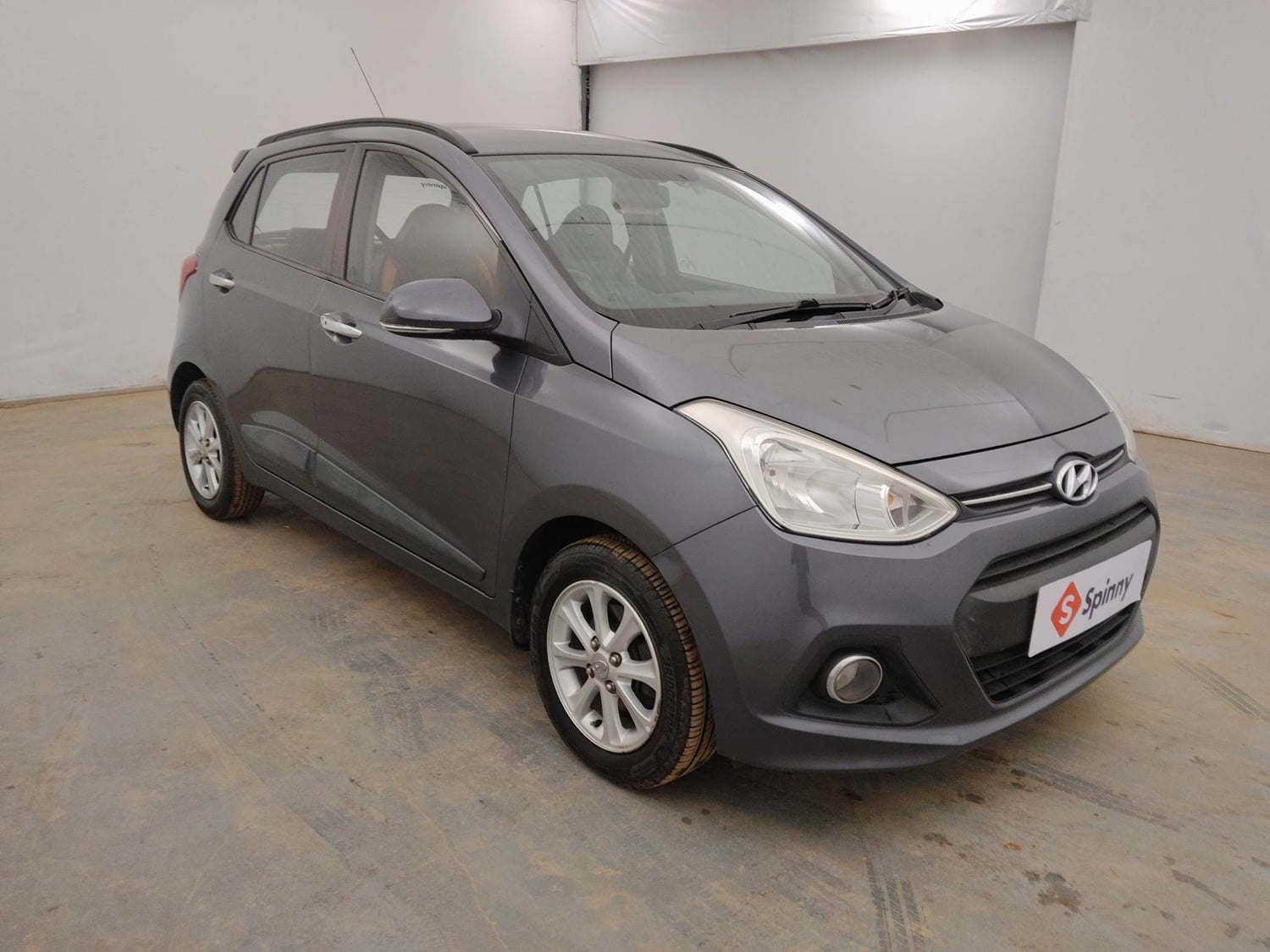 Used 2015 Hyundai Grand i10 Asta AT 1.2 Kappa VTVT Petrol Automatic exterior RIGHT FRONT CORNER VIEW