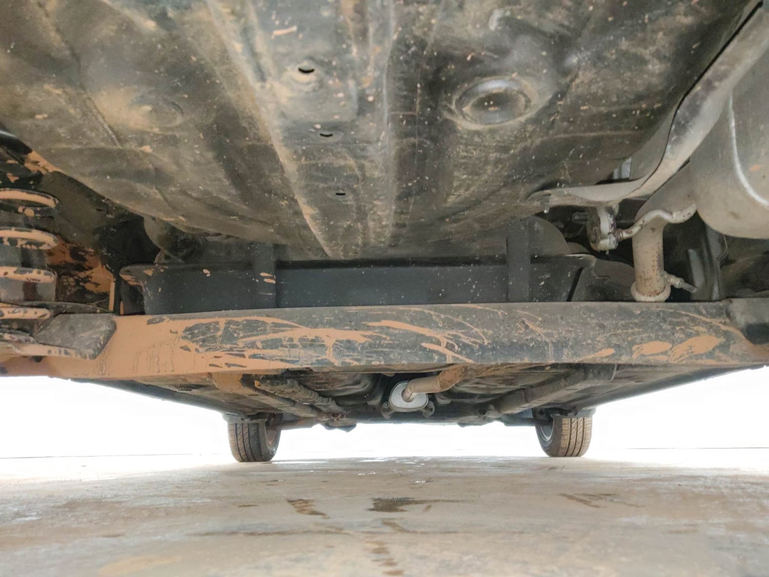 Used 2015 Hyundai Grand i10 Asta AT 1.2 Kappa VTVT Petrol Automatic extra REAR UNDERBODY VIEW (TAKEN FROM REAR)