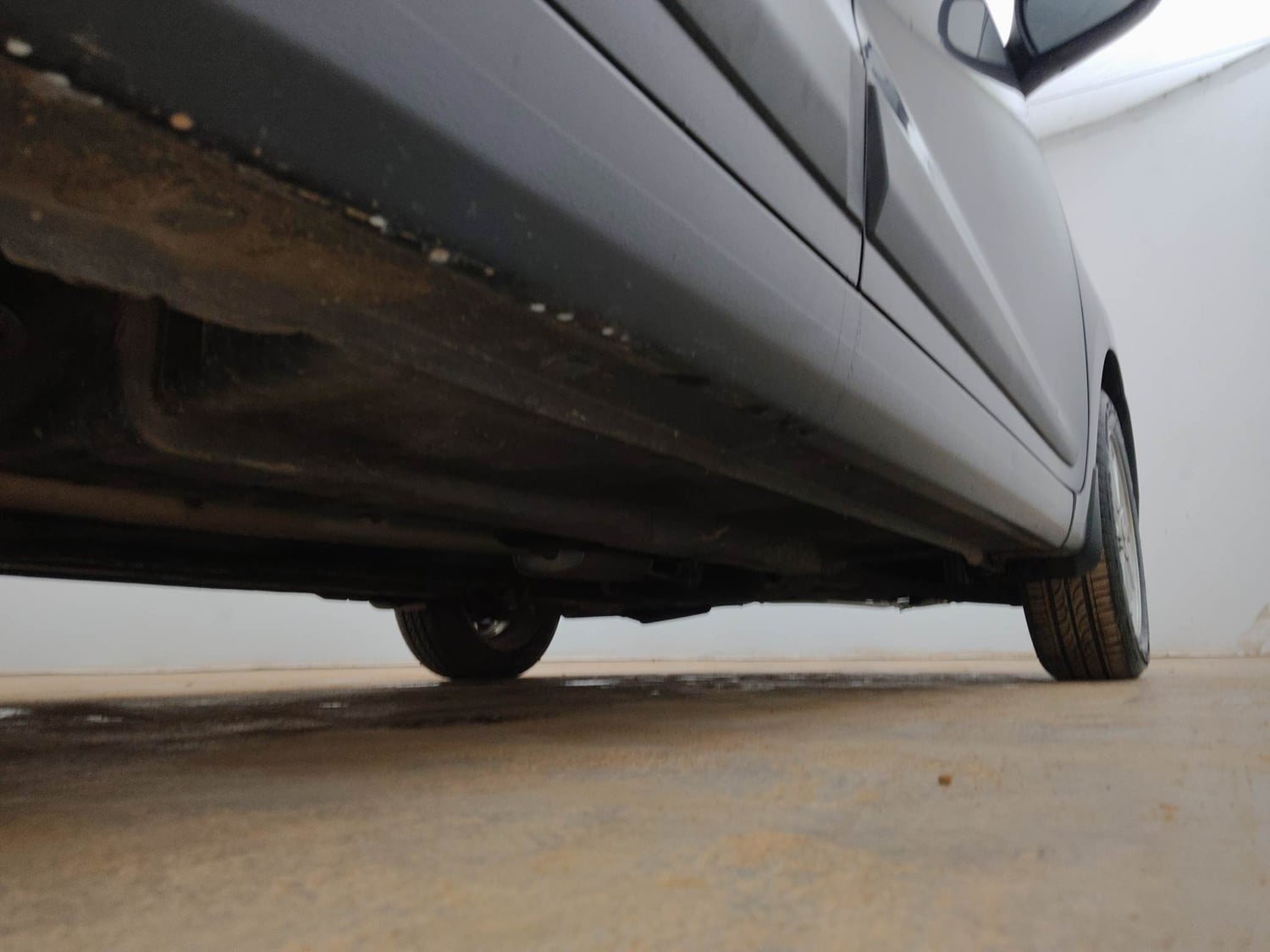 Used 2015 Hyundai Grand i10 Asta AT 1.2 Kappa VTVT Petrol Automatic extra REAR RIGHT UNDERBODY VIEW