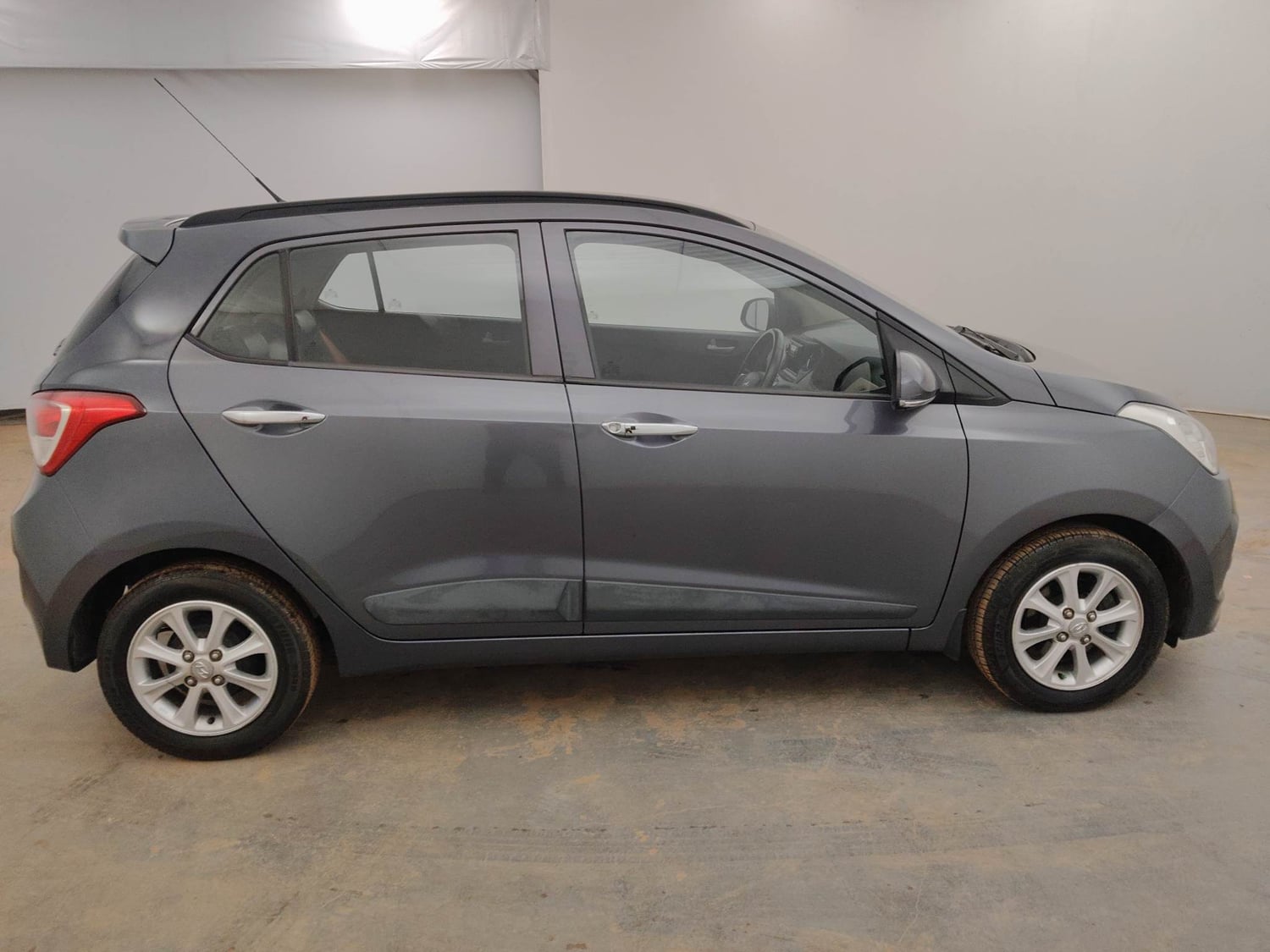 Used 2015 Hyundai Grand i10 Asta AT 1.2 Kappa VTVT Petrol Automatic exterior RIGHT SIDE VIEW