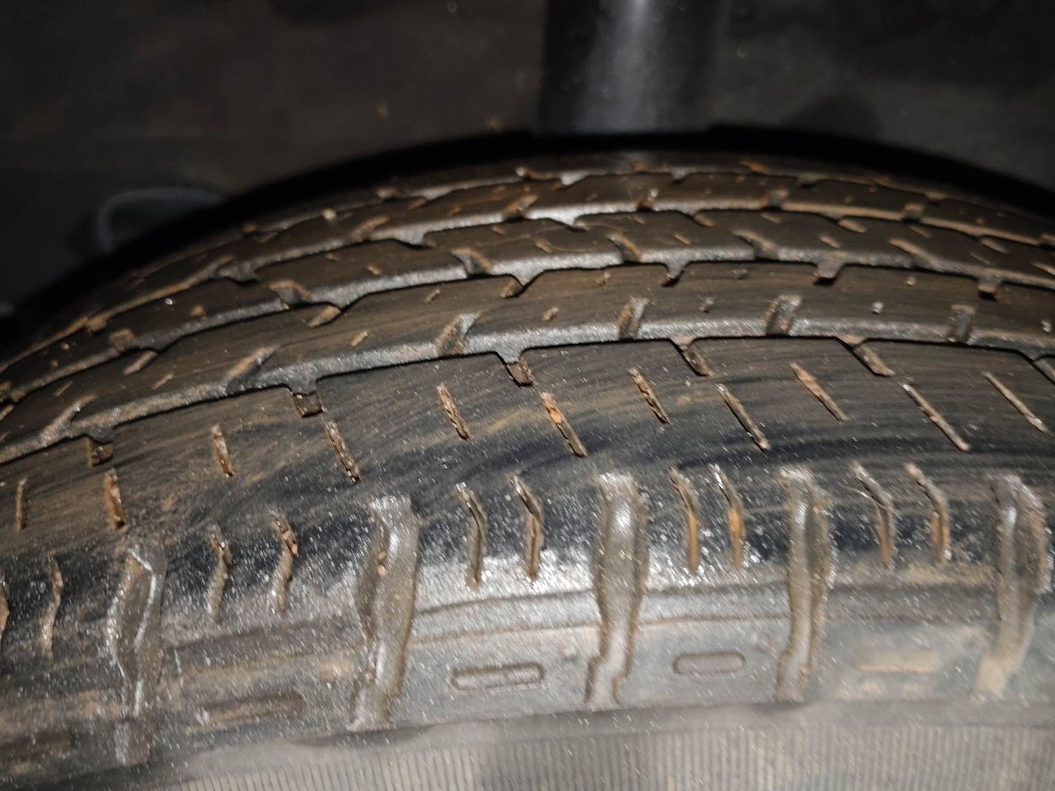 Used 2015 Hyundai Grand i10 Asta AT 1.2 Kappa VTVT Petrol Automatic tyres RIGHT REAR TYRE TREAD VIEW