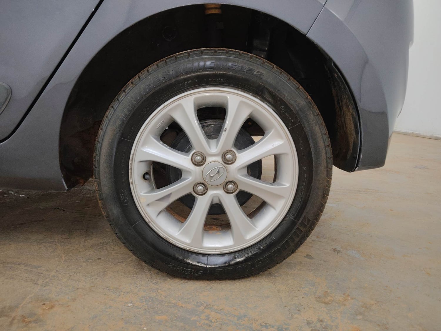 Used 2015 Hyundai Grand i10 Asta AT 1.2 Kappa VTVT Petrol Automatic tyres LEFT REAR TYRE RIM VIEW