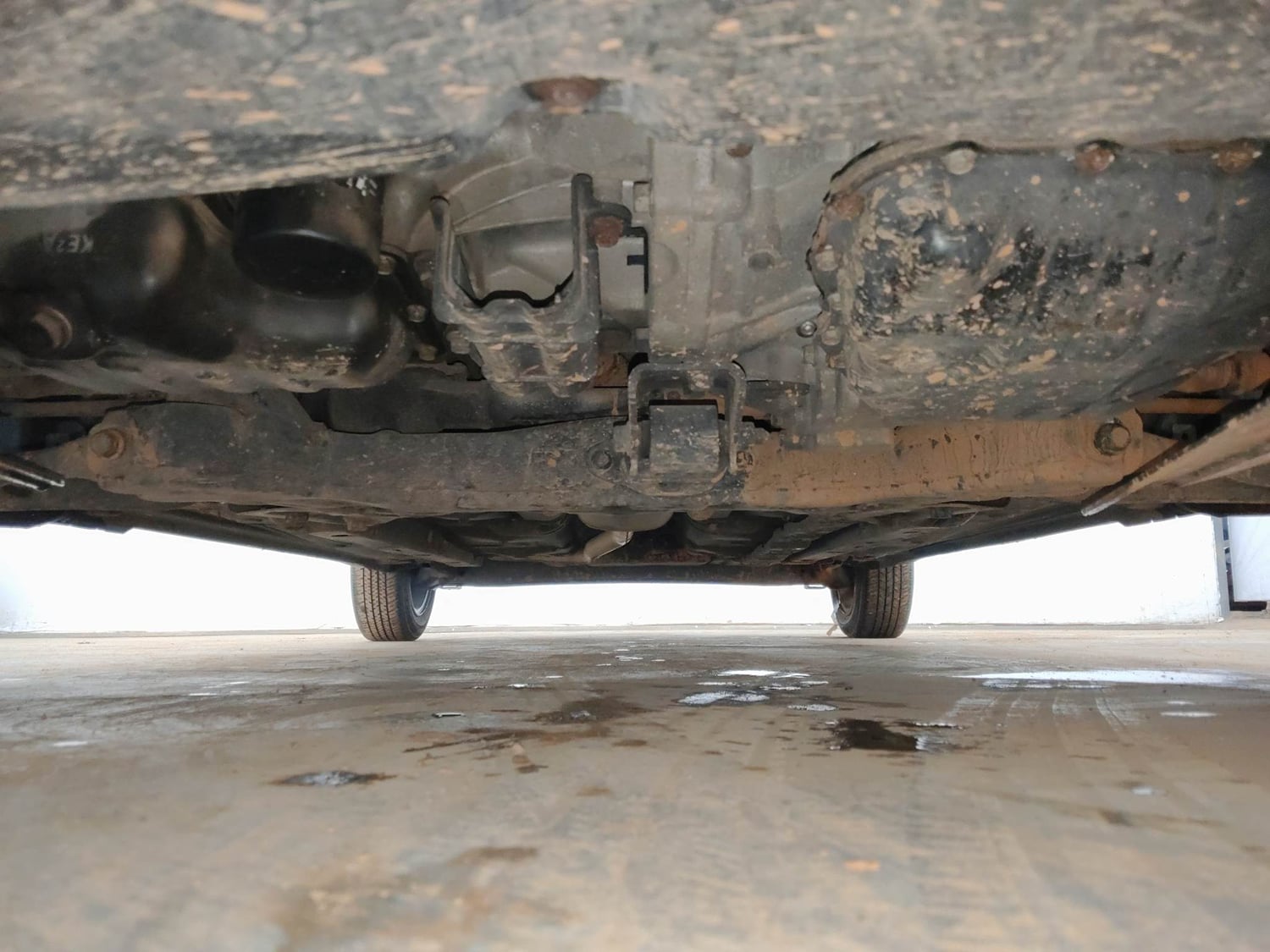 Used 2015 Hyundai Grand i10 Asta AT 1.2 Kappa VTVT Petrol Automatic extra FRONT LEFT UNDERBODY VIEW