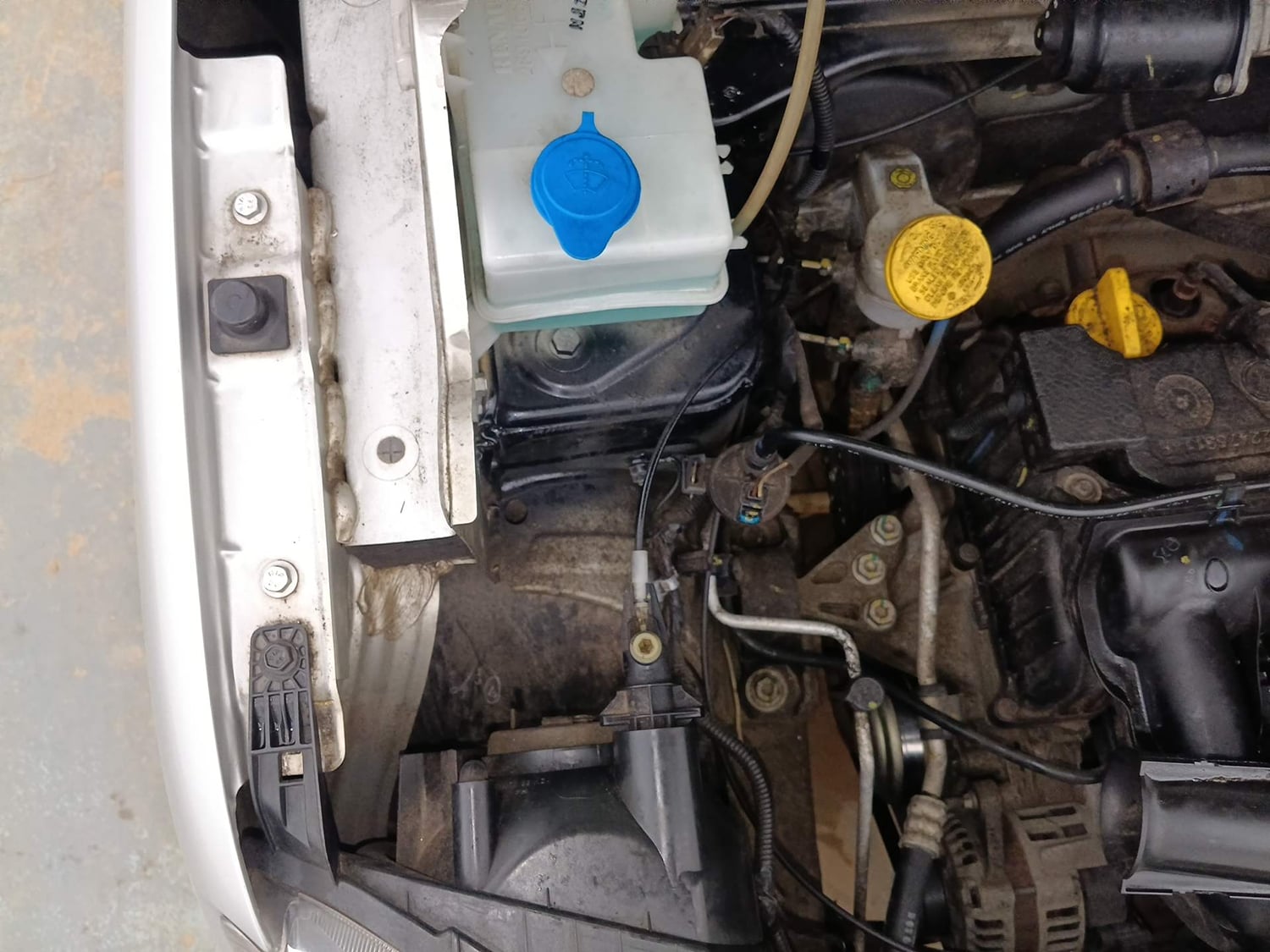 Used 2019 Renault Kwid 1.0 RXT AMT Opt Petrol Automatic engine ENGINE RIGHT SIDE VIEW
