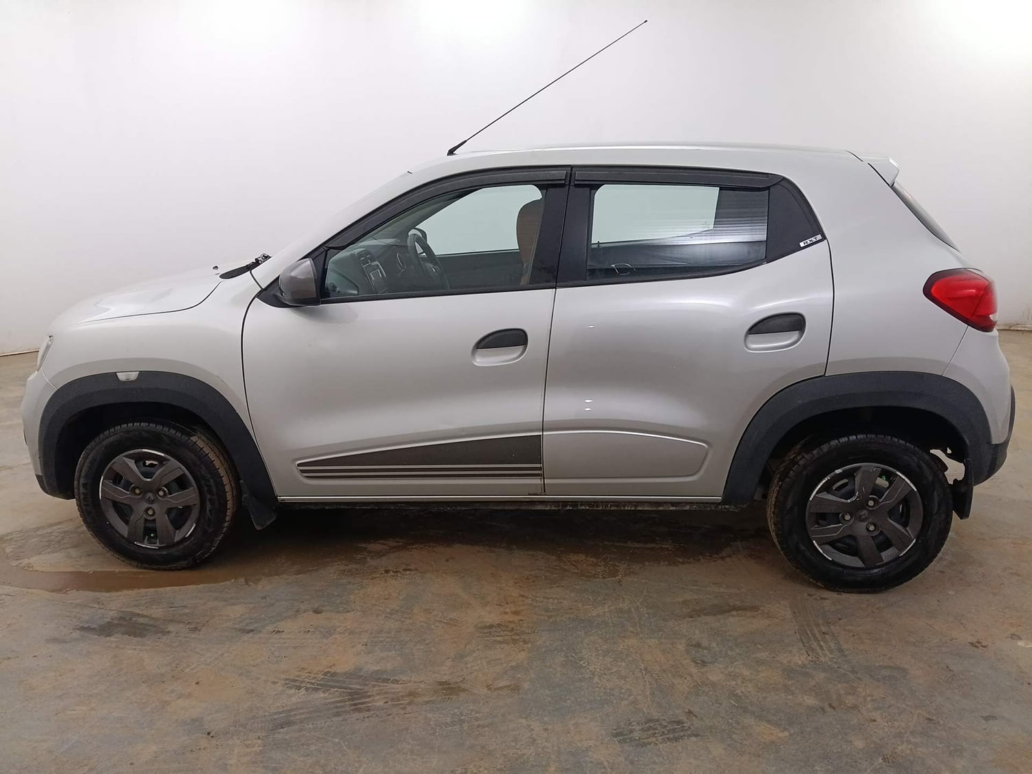 Used 2019 Renault Kwid 1.0 RXT AMT Opt Petrol Automatic exterior LEFT SIDE VIEW