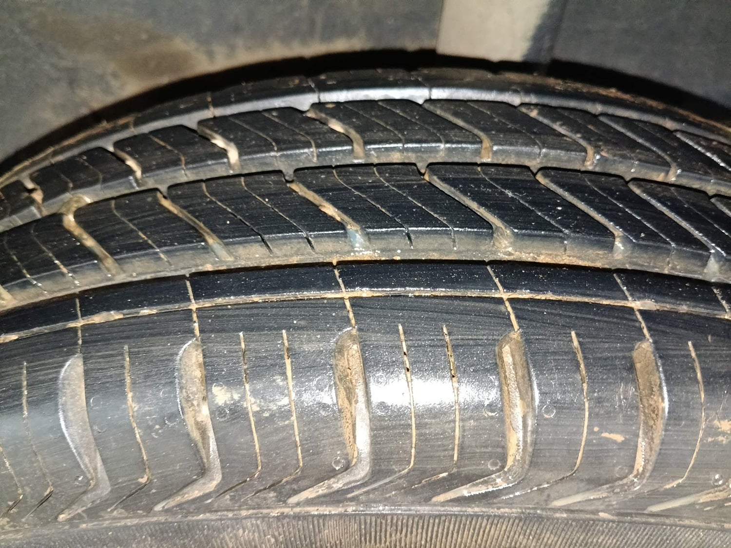 Used 2019 Renault Kwid 1.0 RXT AMT Opt Petrol Automatic tyres LEFT REAR TYRE TREAD VIEW