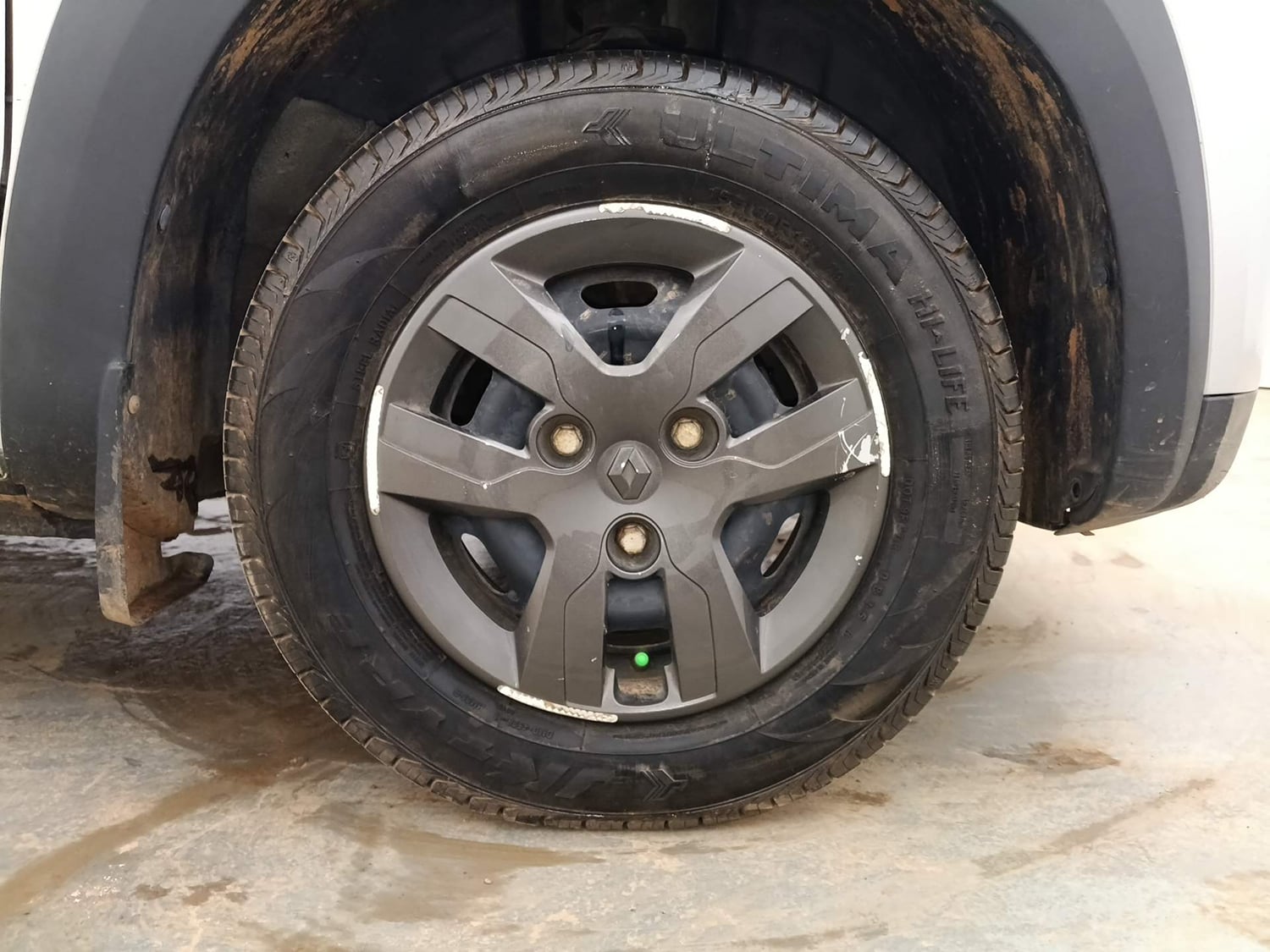 Used 2019 Renault Kwid 1.0 RXT AMT Opt Petrol Automatic tyres RIGHT FRONT TYRE RIM VIEW