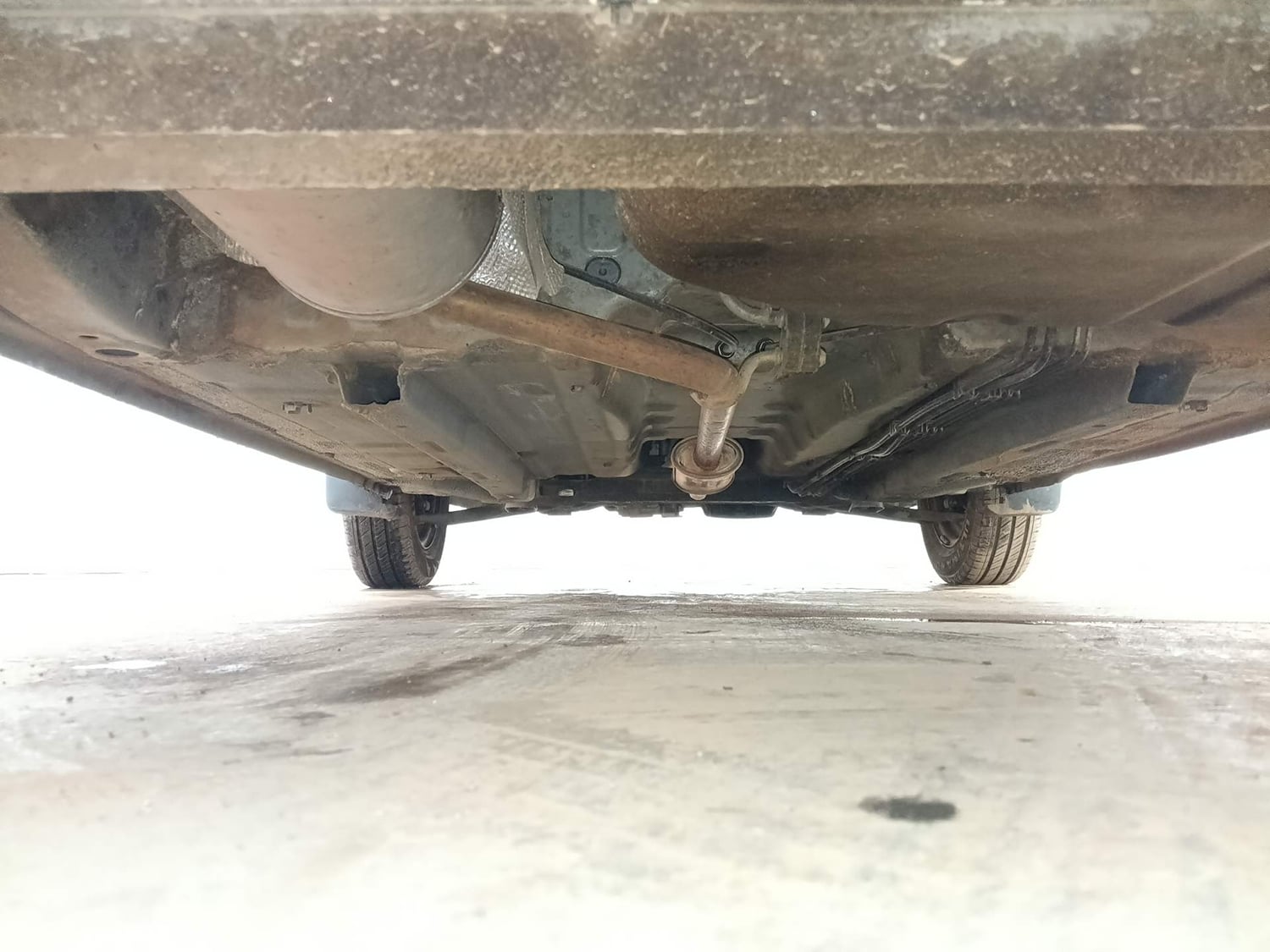 Used 2019 Renault Kwid 1.0 RXT AMT Opt Petrol Automatic extra REAR UNDERBODY VIEW (TAKEN FROM REAR)