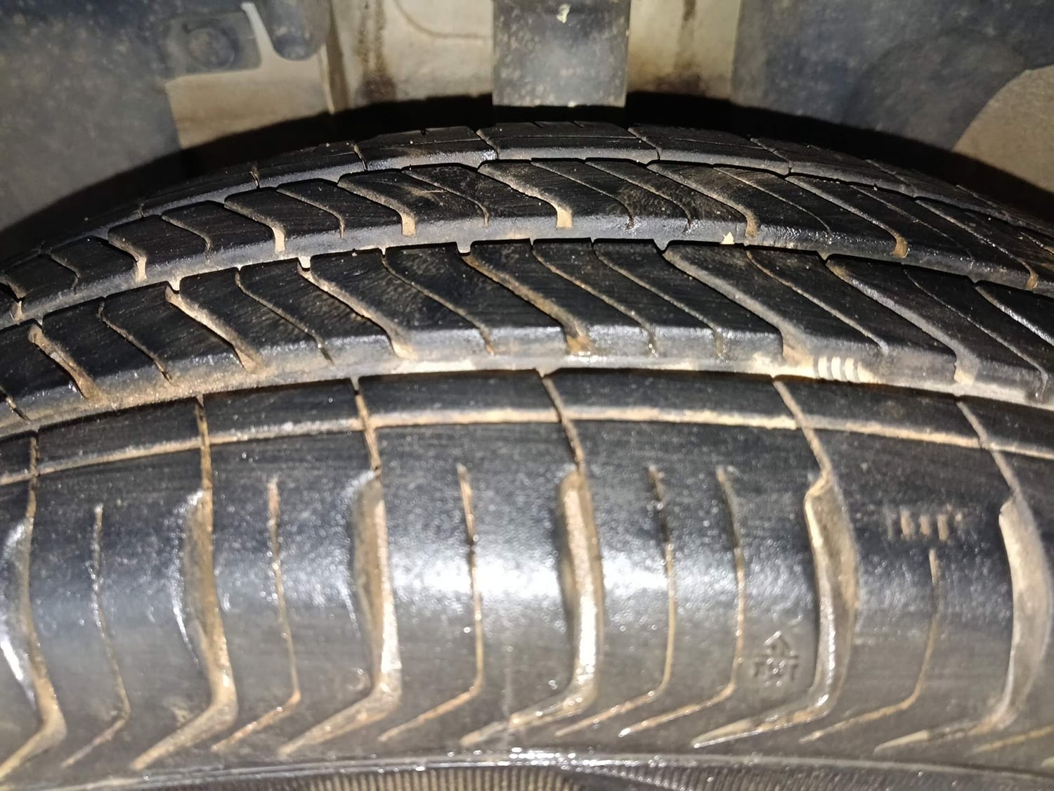 Used 2019 Renault Kwid 1.0 RXT AMT Opt Petrol Automatic tyres LEFT FRONT TYRE TREAD VIEW