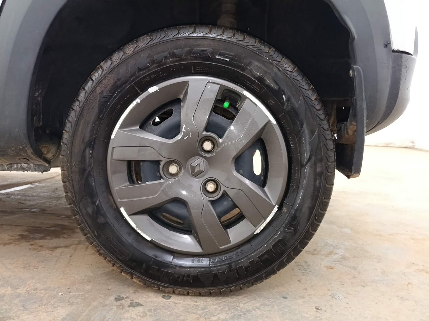 Used 2019 Renault Kwid 1.0 RXT AMT Opt Petrol Automatic tyres LEFT REAR TYRE RIM VIEW