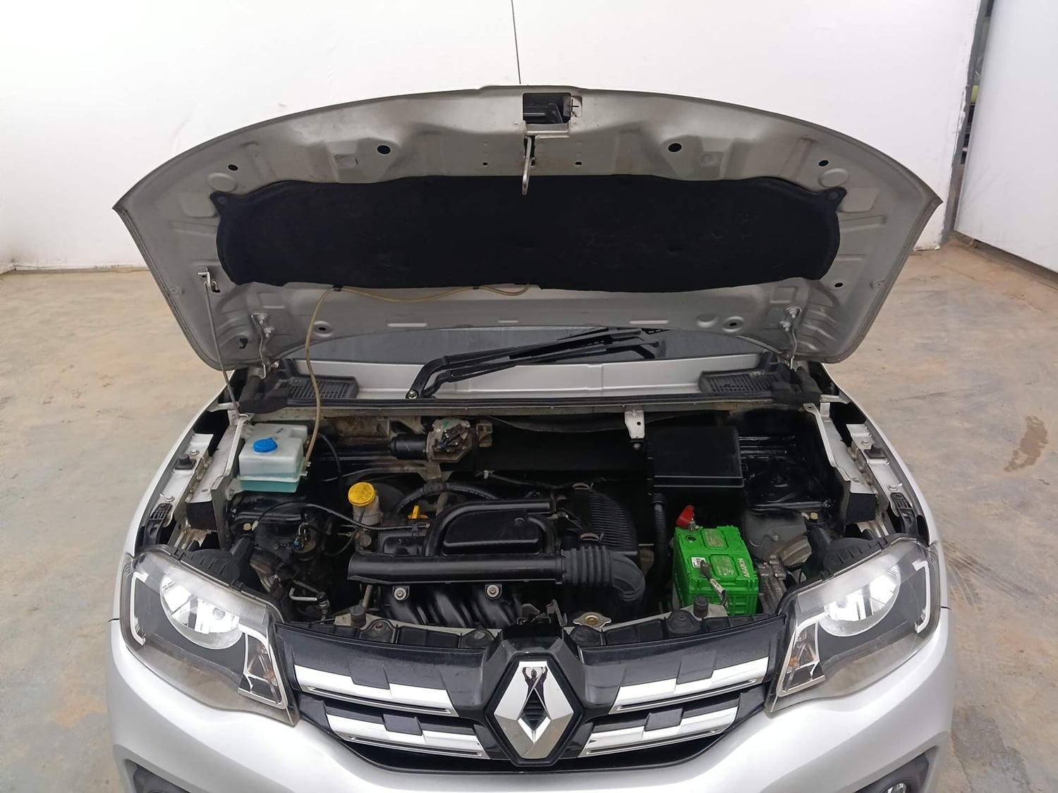 Used 2019 Renault Kwid 1.0 RXT AMT Opt Petrol Automatic engine ENGINE & BONNET OPEN FRONT VIEW