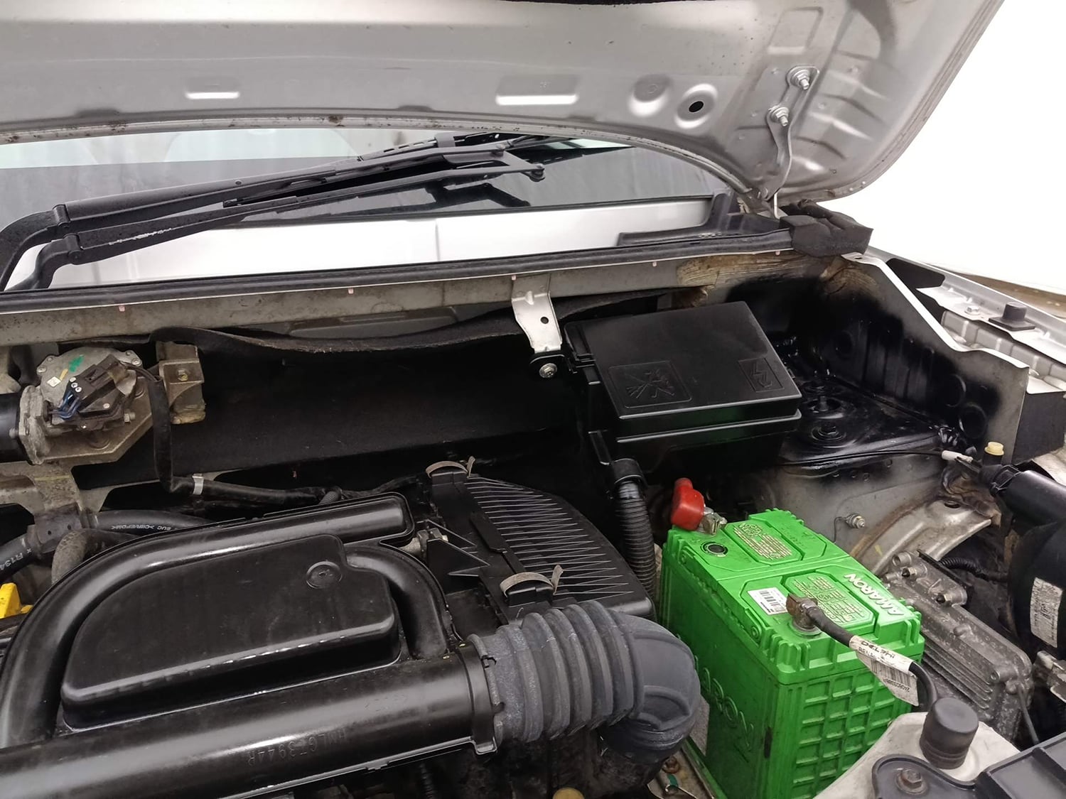 Used 2019 Renault Kwid 1.0 RXT AMT Opt Petrol Automatic engine ENGINE LEFT SIDE HINGE & APRON VIEW