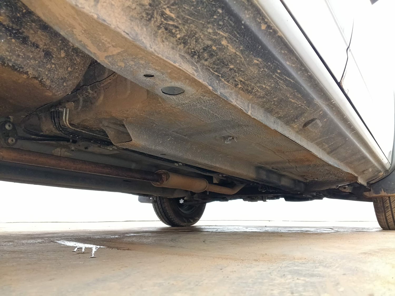 Used 2019 Renault Kwid 1.0 RXT AMT Opt Petrol Automatic extra REAR RIGHT UNDERBODY VIEW