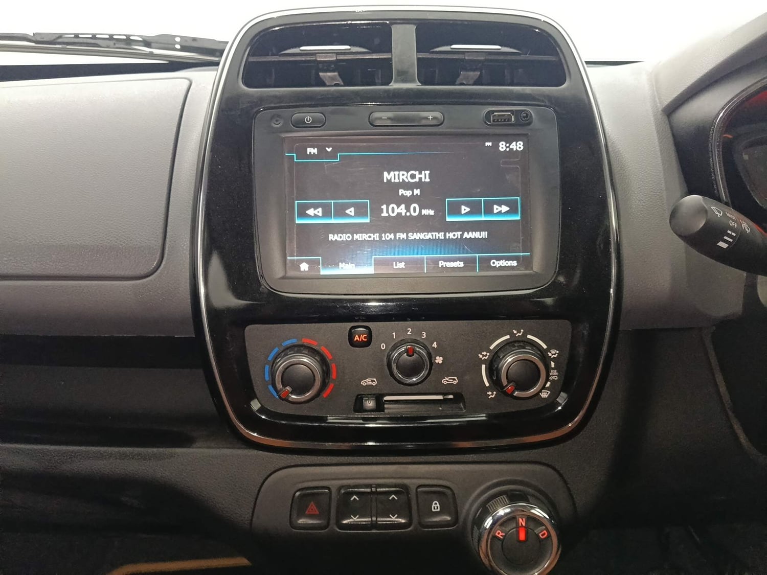 Used 2019 Renault Kwid 1.0 RXT AMT Opt Petrol Automatic interior MUSIC SYSTEM & AC CONTROL VIEW