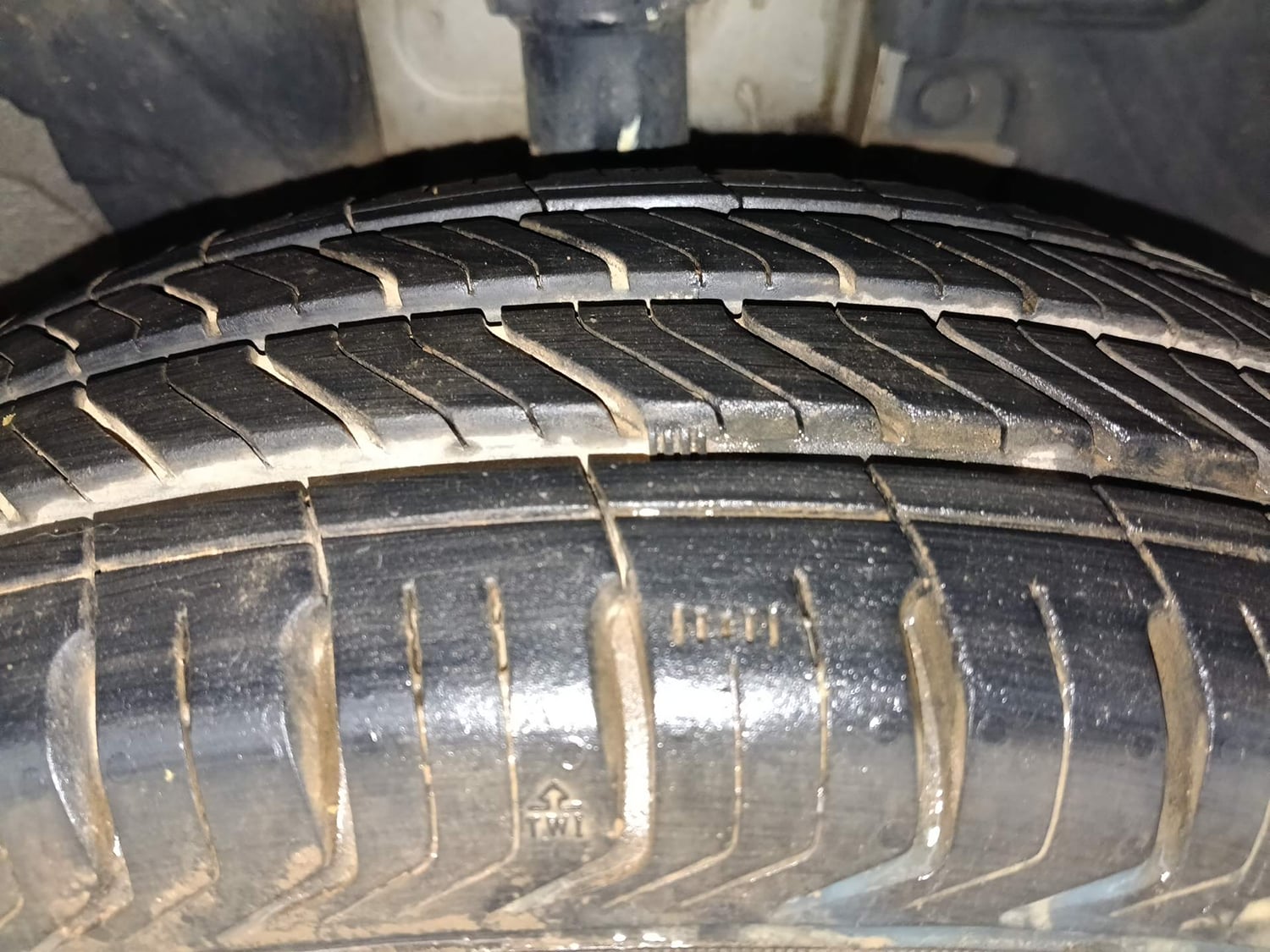 Used 2019 Renault Kwid 1.0 RXT AMT Opt Petrol Automatic tyres RIGHT FRONT TYRE TREAD VIEW