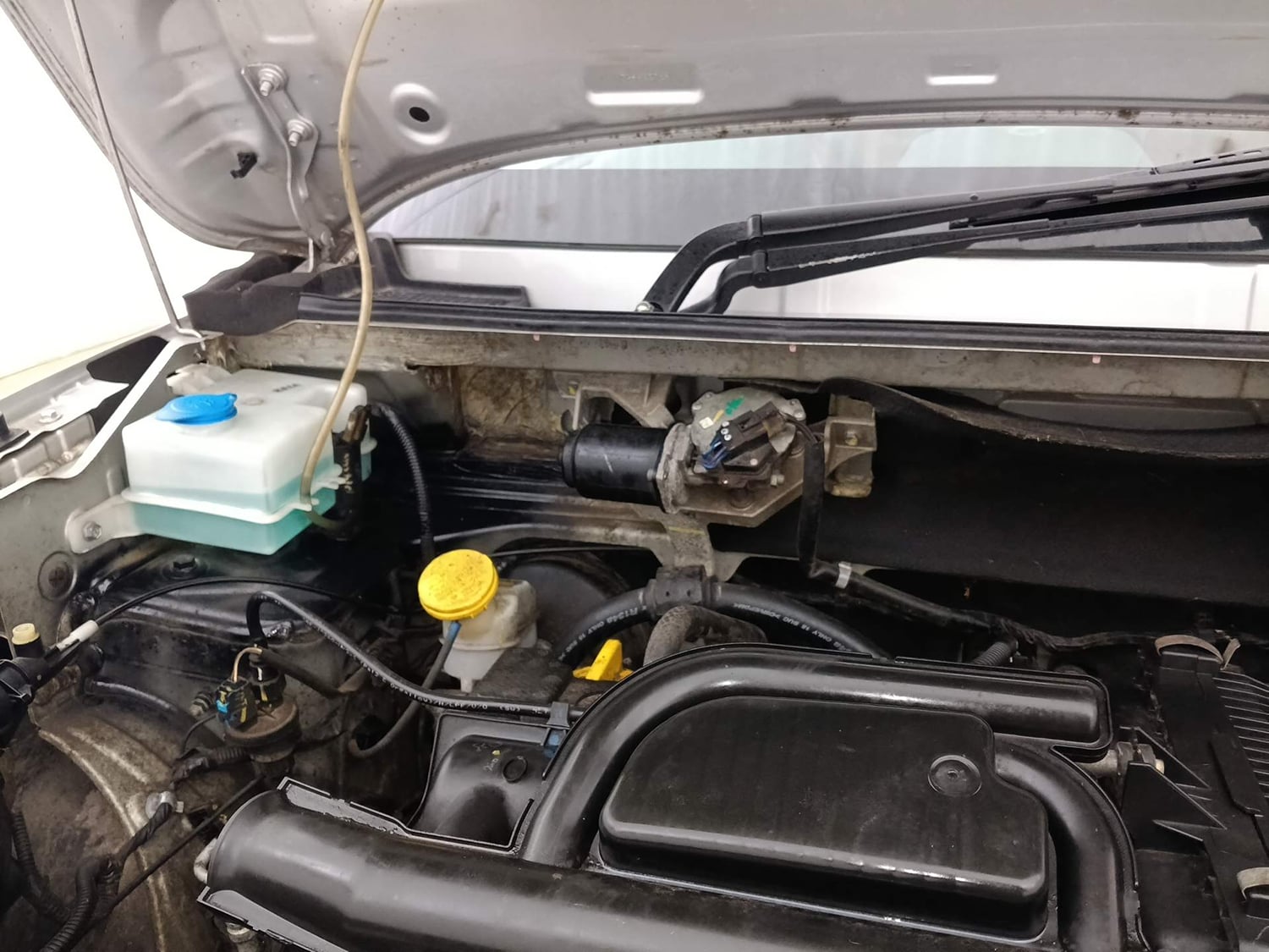Used 2019 Renault Kwid 1.0 RXT AMT Opt Petrol Automatic engine ENGINE RIGHT SIDE HINGE & APRON VIEW