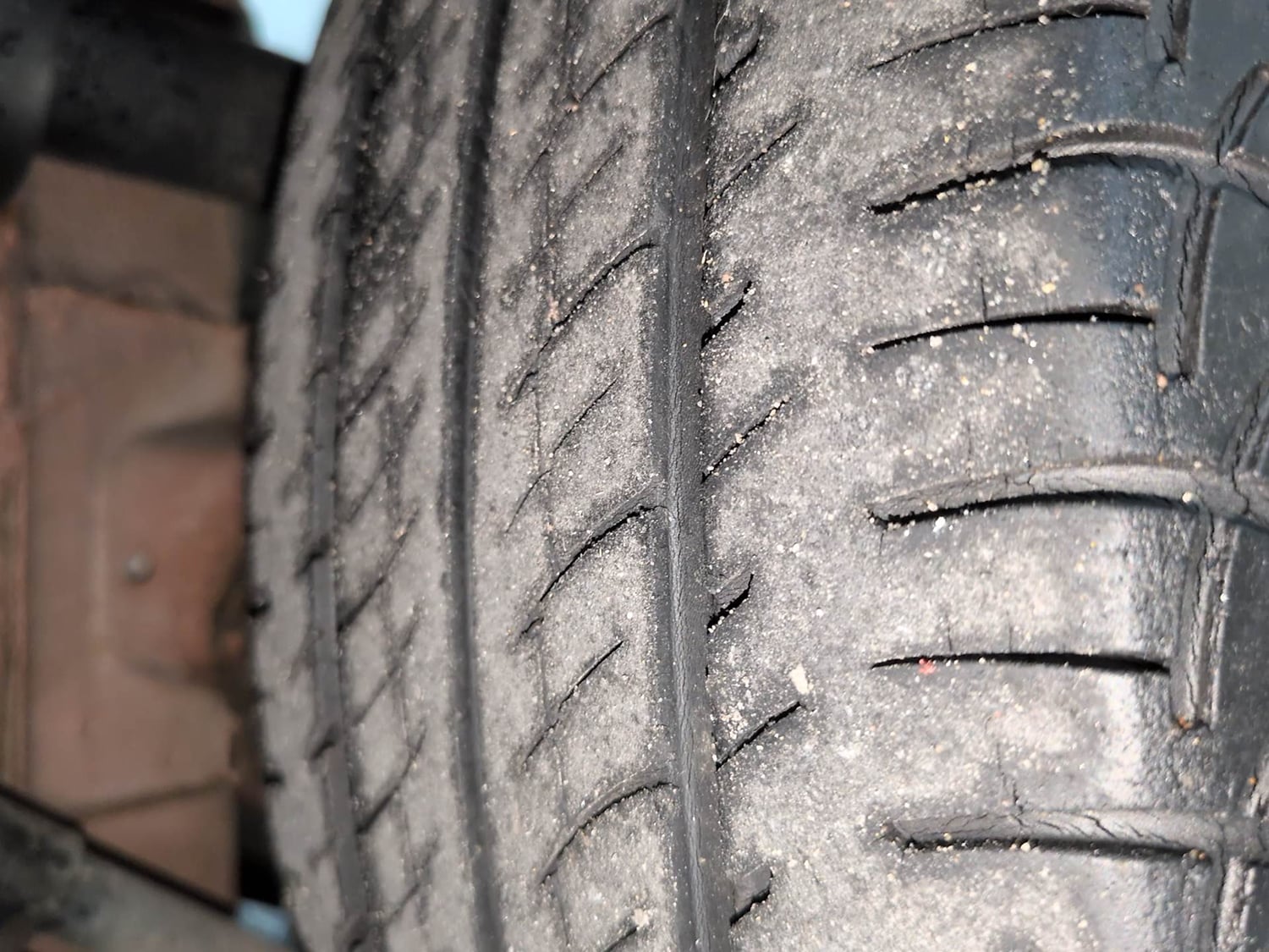 Used 2017 Mahindra KUV100 K8 6 STR Petrol Manual tyres LEFT REAR TYRE TREAD VIEW
