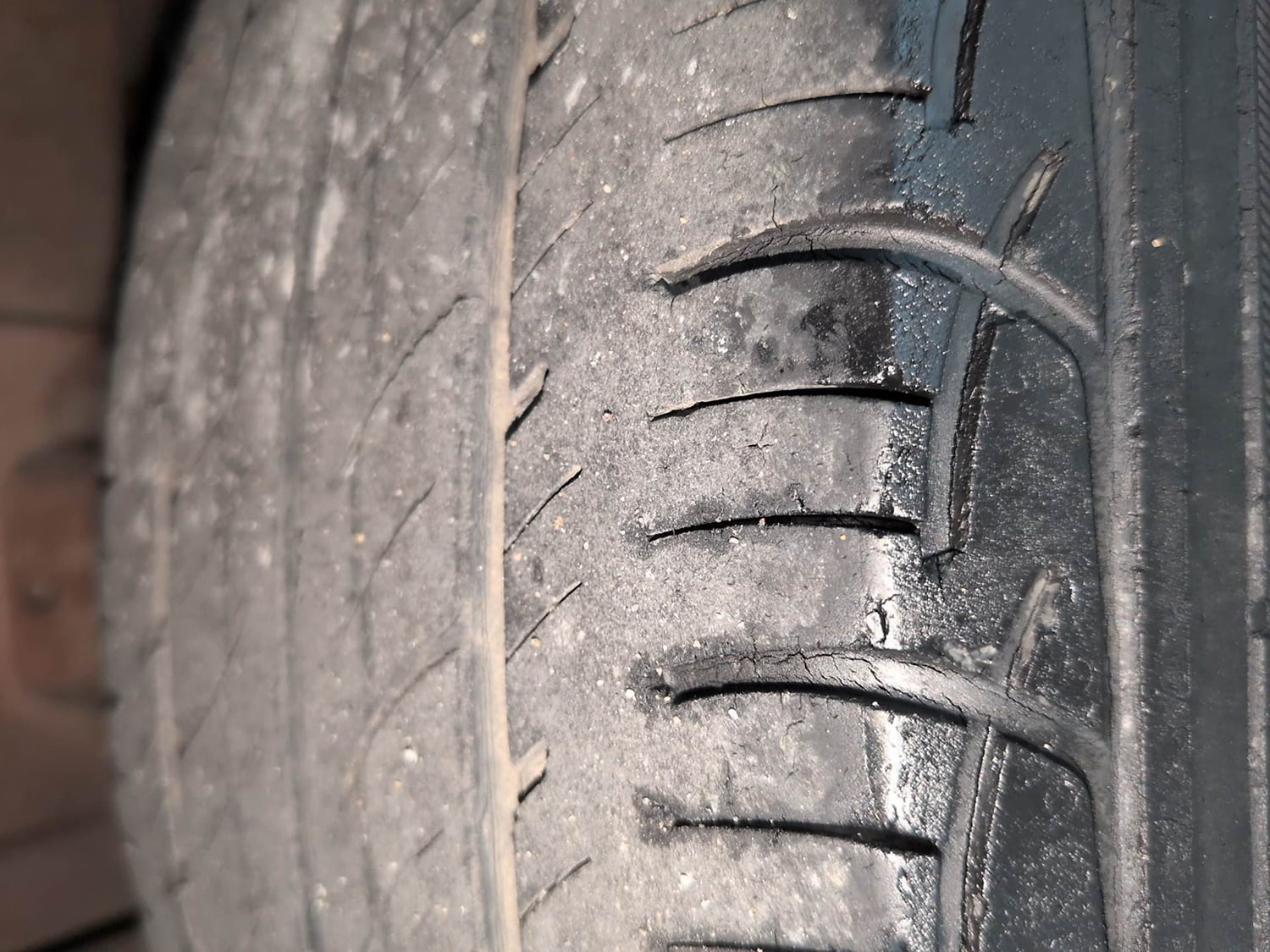 Used 2017 Mahindra KUV100 K8 6 STR Petrol Manual tyres RIGHT REAR TYRE TREAD VIEW